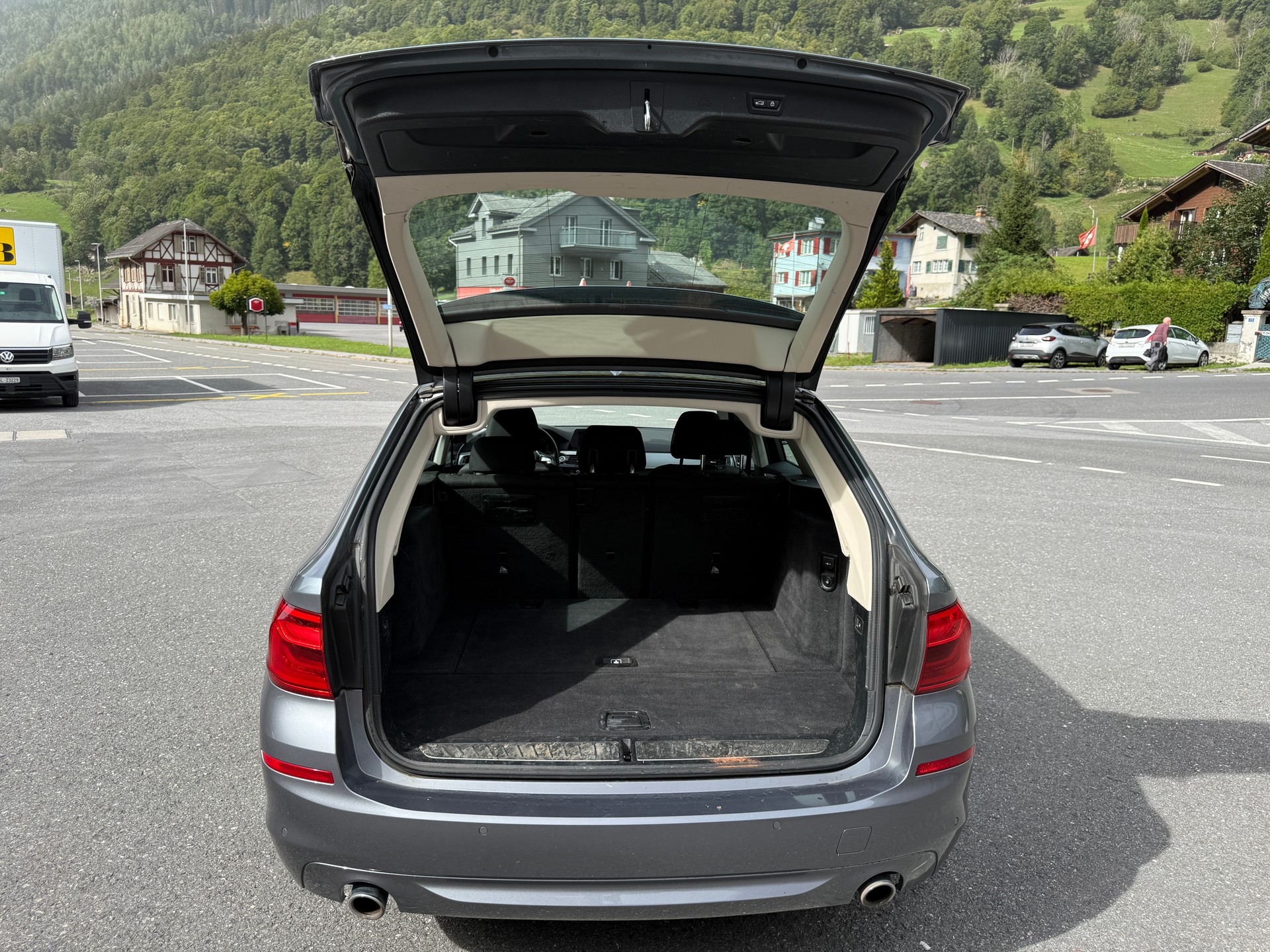 BMW 520d xDrive Touring Steptronic-image-8