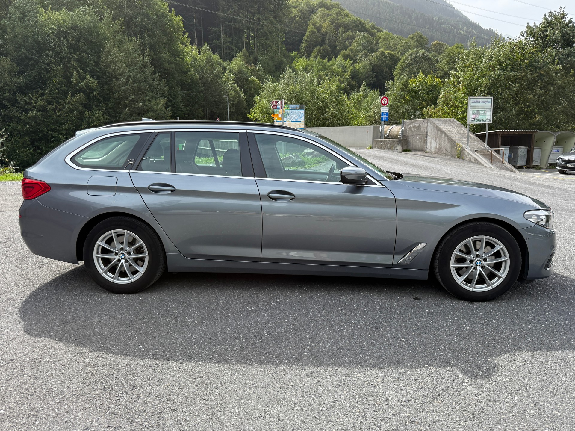 BMW 520d xDrive Touring Steptronic-image-2