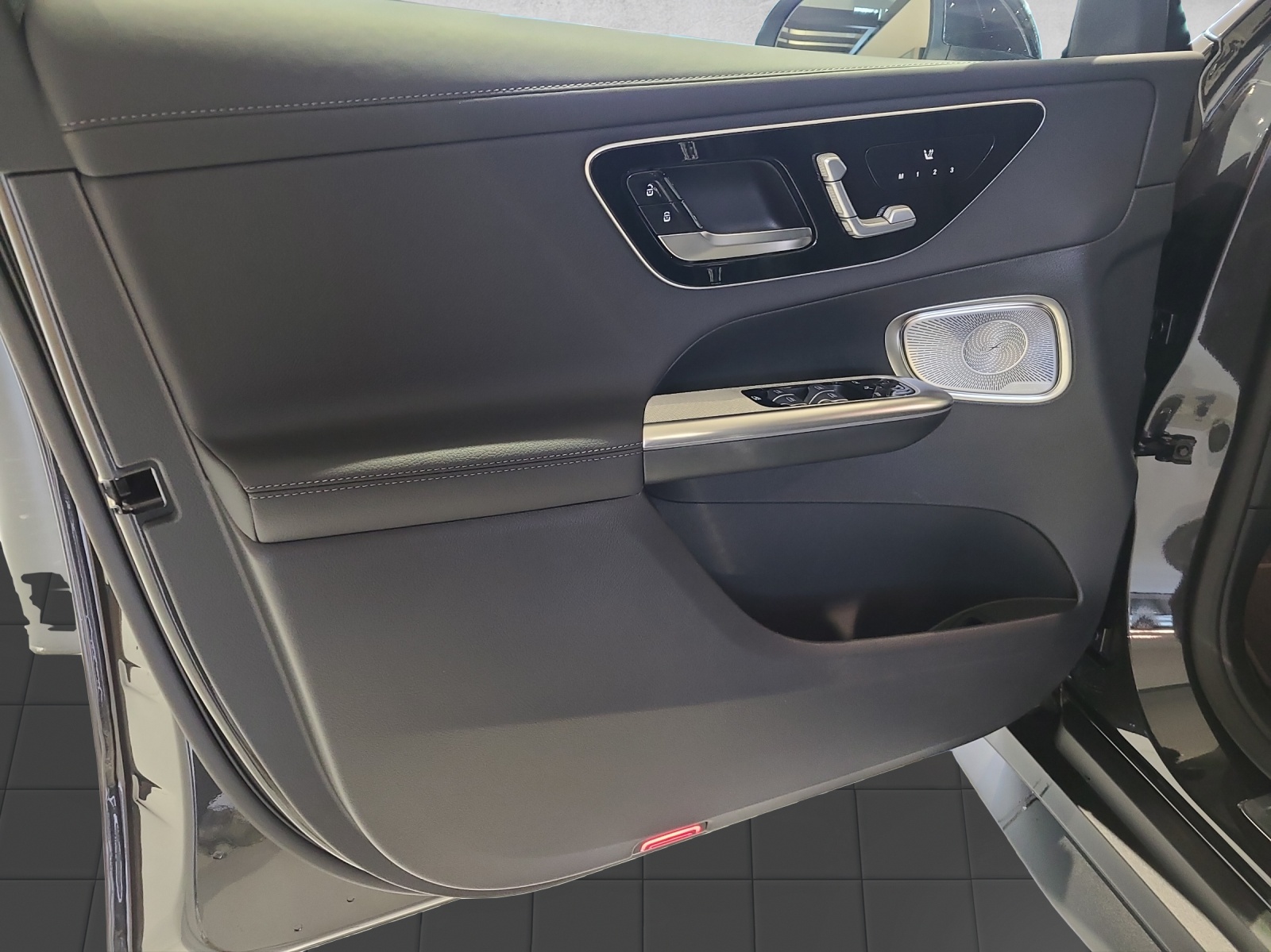 MERCEDES-BENZ GLC 300 e 4Matic 9G-Tronic-image-8