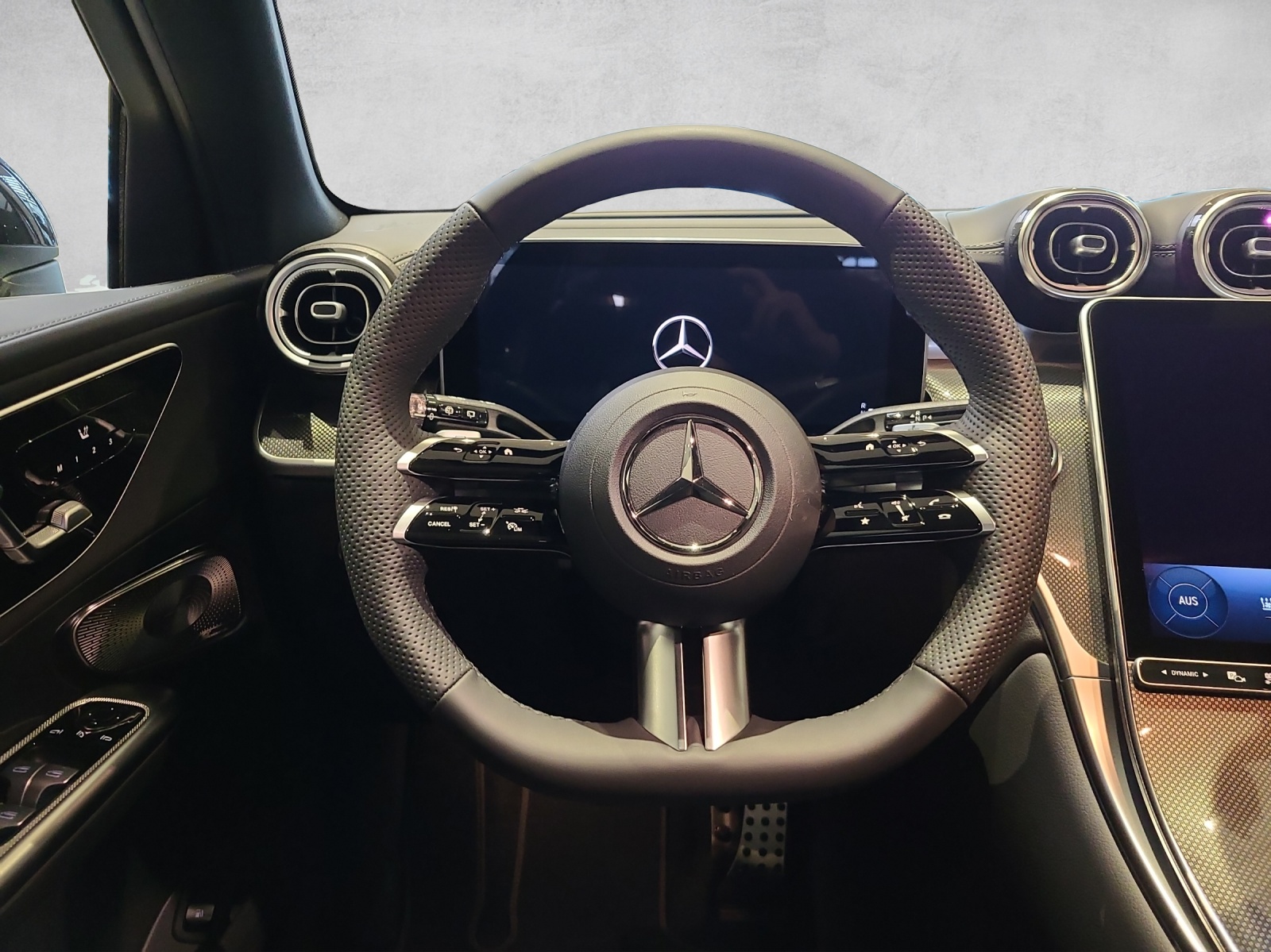 MERCEDES-BENZ GLC 300 e 4Matic 9G-Tronic-image-12