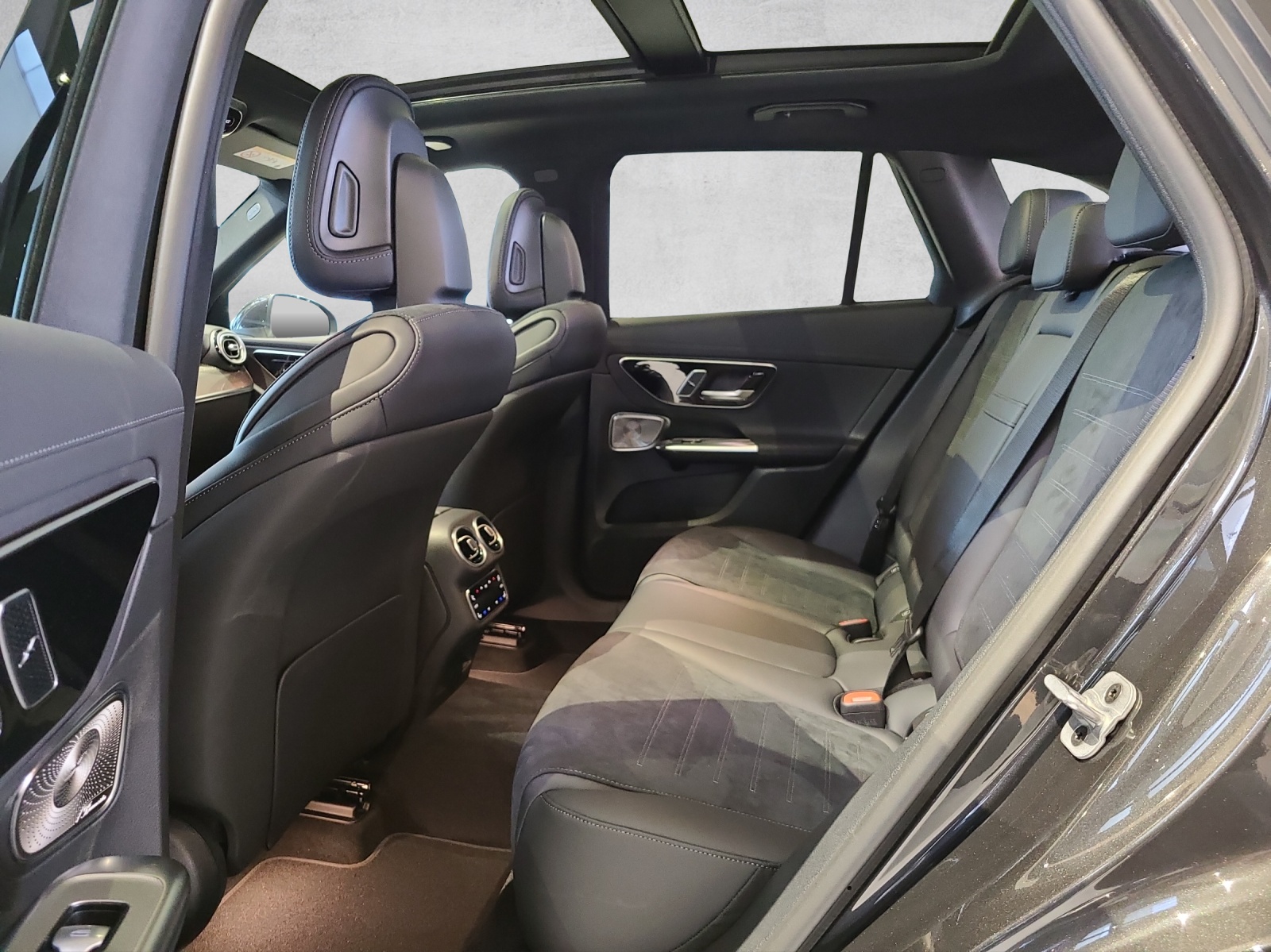 MERCEDES-BENZ GLC 300 e 4Matic 9G-Tronic-image-10