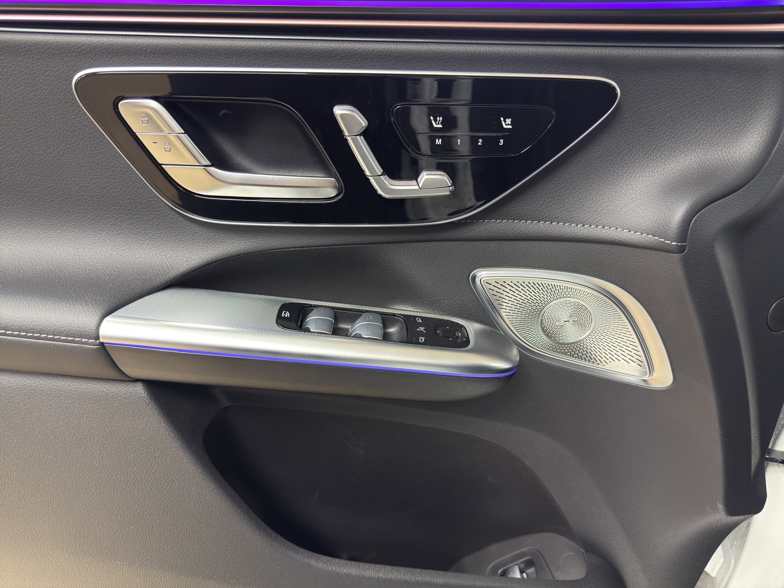 MERCEDES-BENZ EQE SUV 350 4 Matic Excellence Edition-image-12