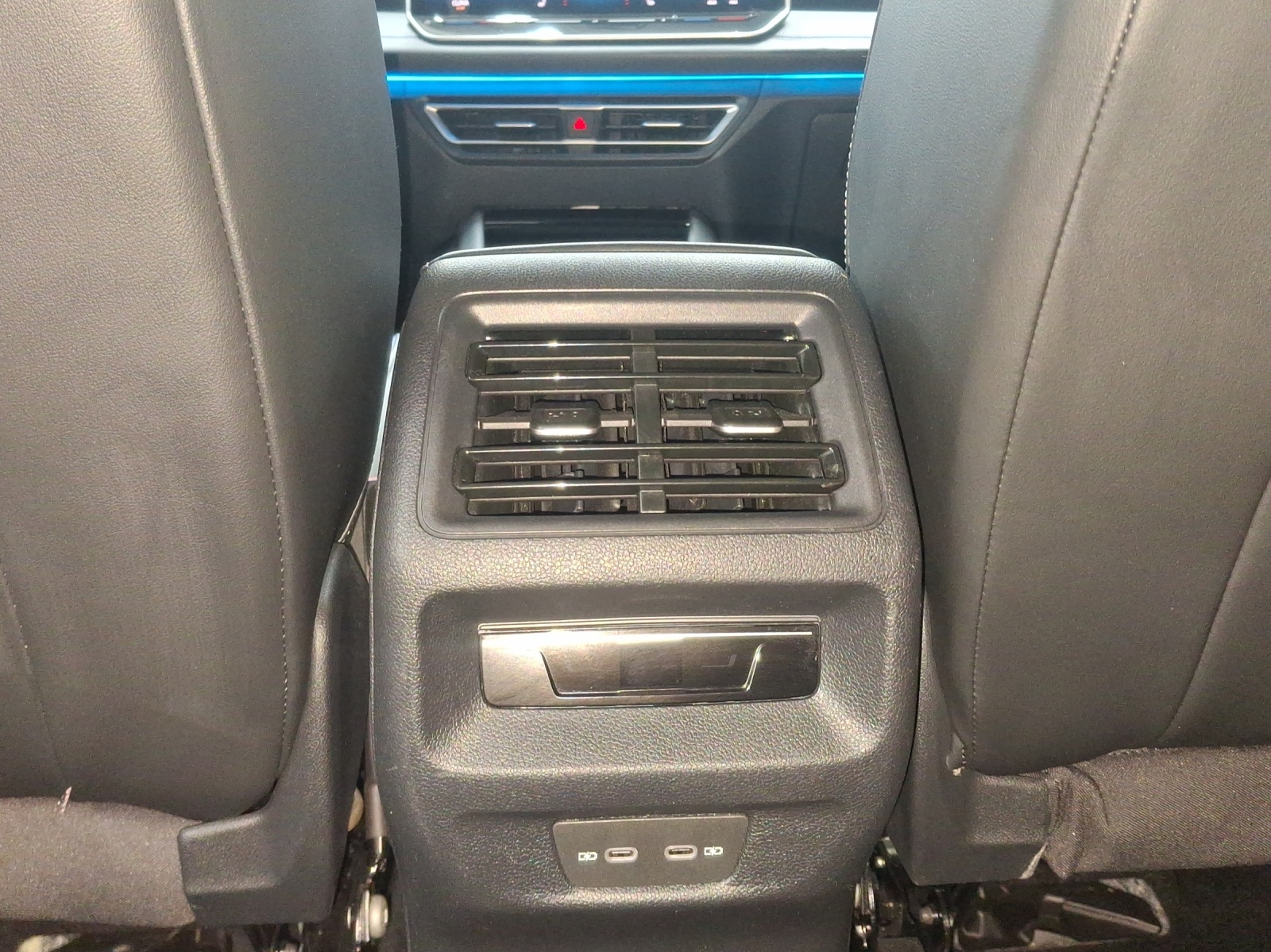 VW Tiguan 2.0 TDI SCR R-Line 4Motion DSG-image-10