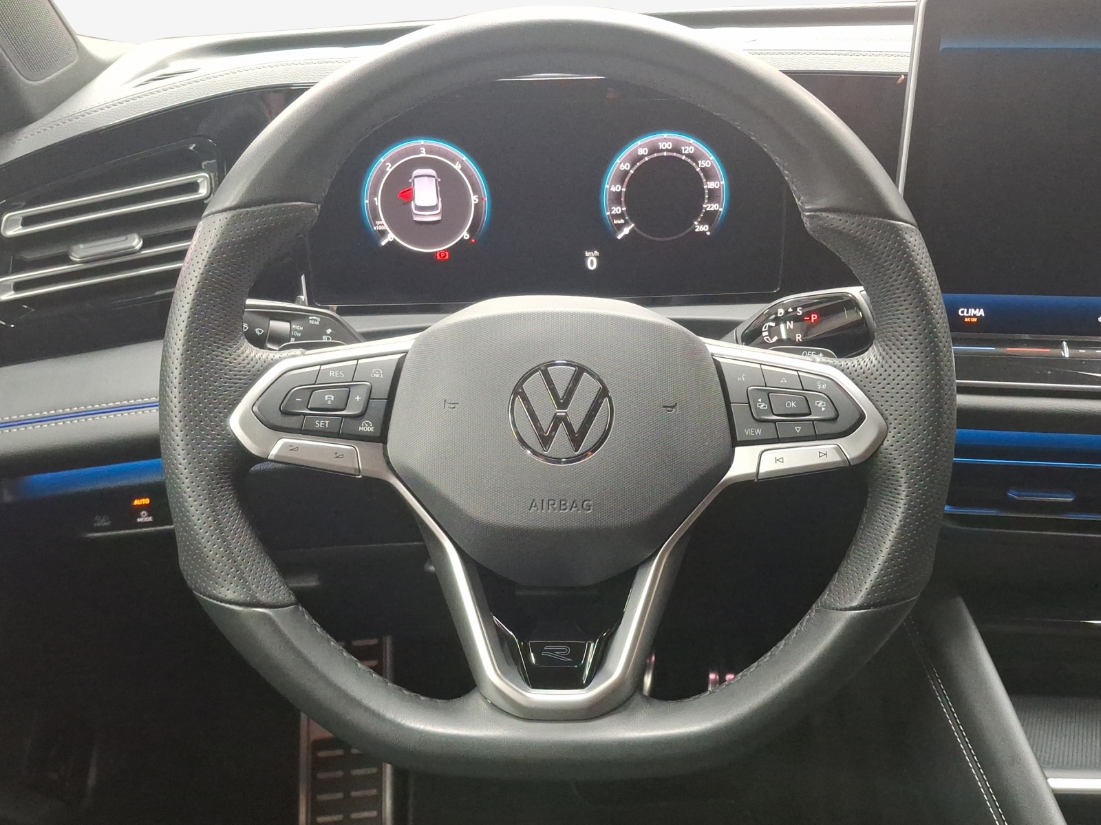 VW Tiguan 2.0 TDI SCR R-Line 4Motion DSG-image-9