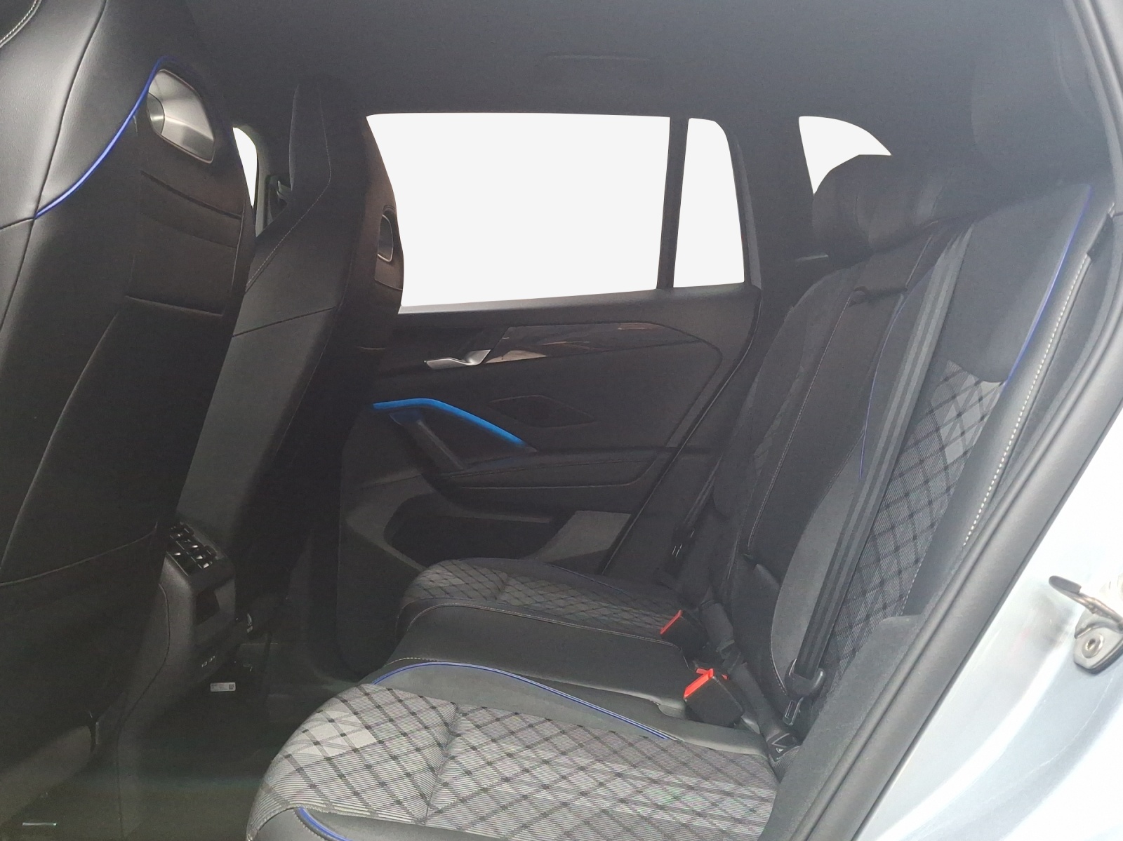 VW Tiguan 2.0 TDI SCR R-Line 4Motion DSG-image-11
