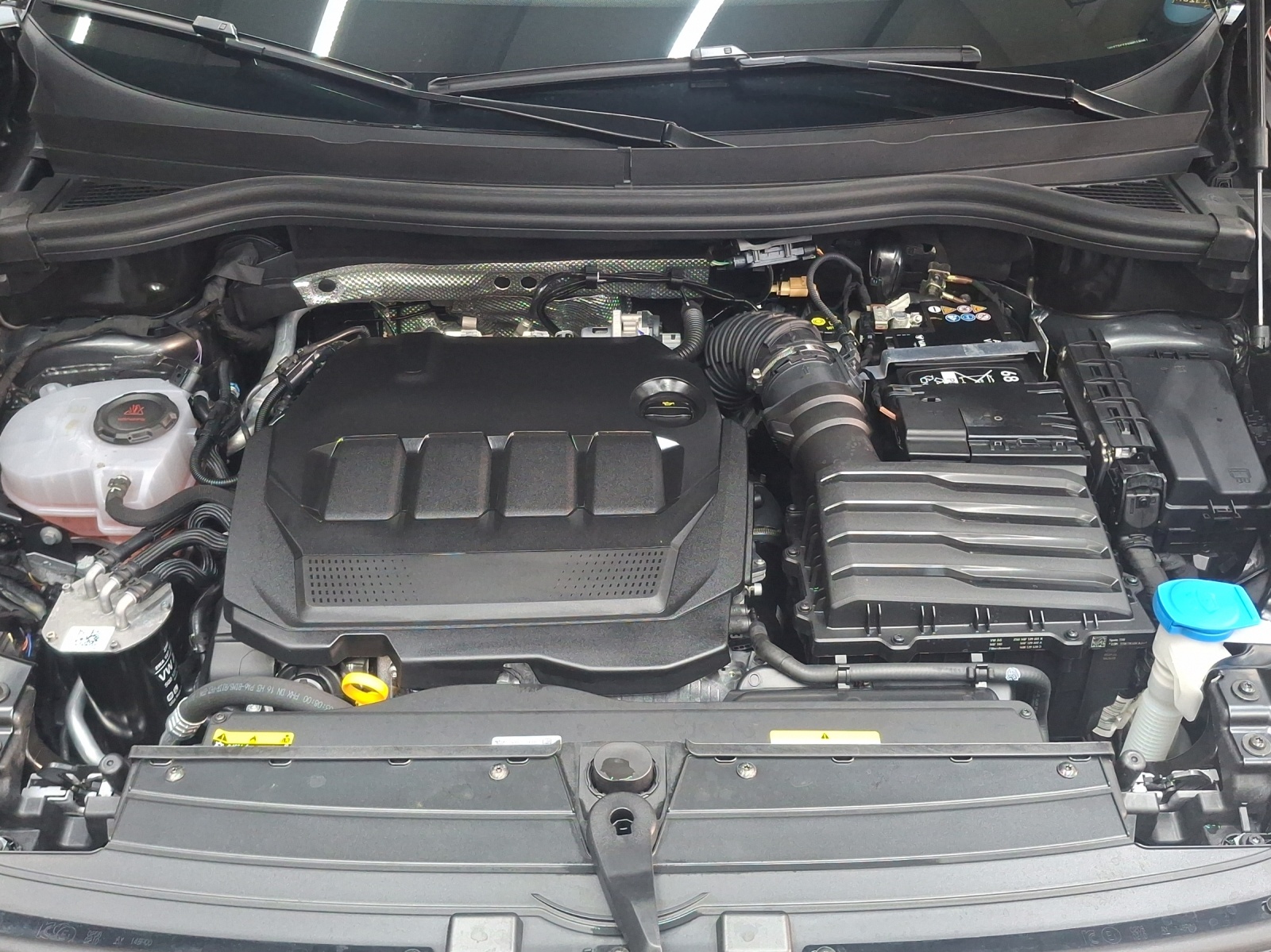 VW Tiguan 2.0 TDI SCR R-Line 4Motion DSG-image-13