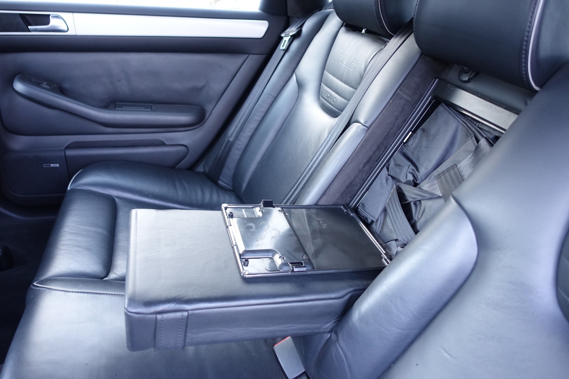 AUDI RS6 Avant quattro tiptronic-image-9