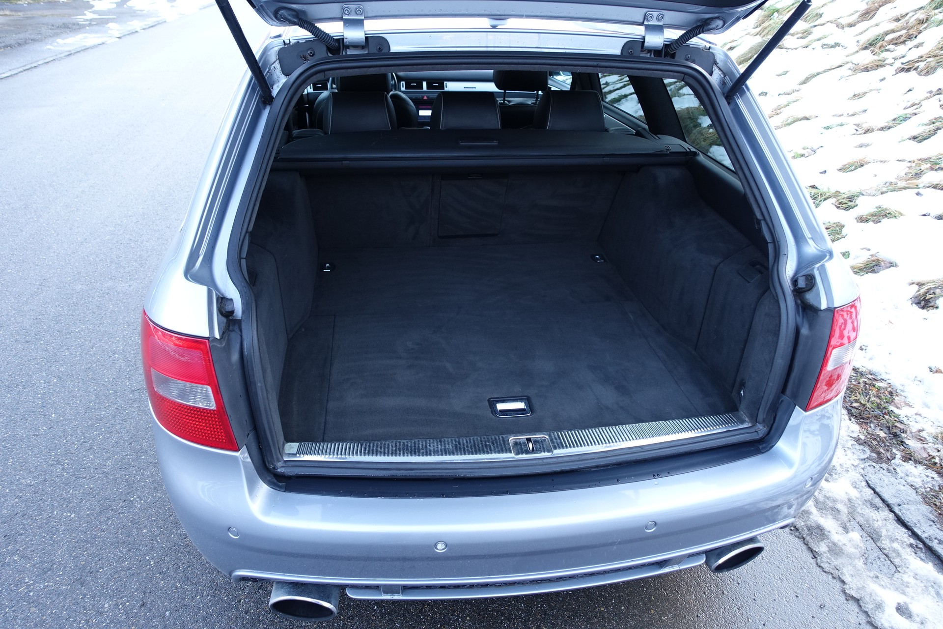 AUDI RS6 Avant quattro tiptronic-image-6