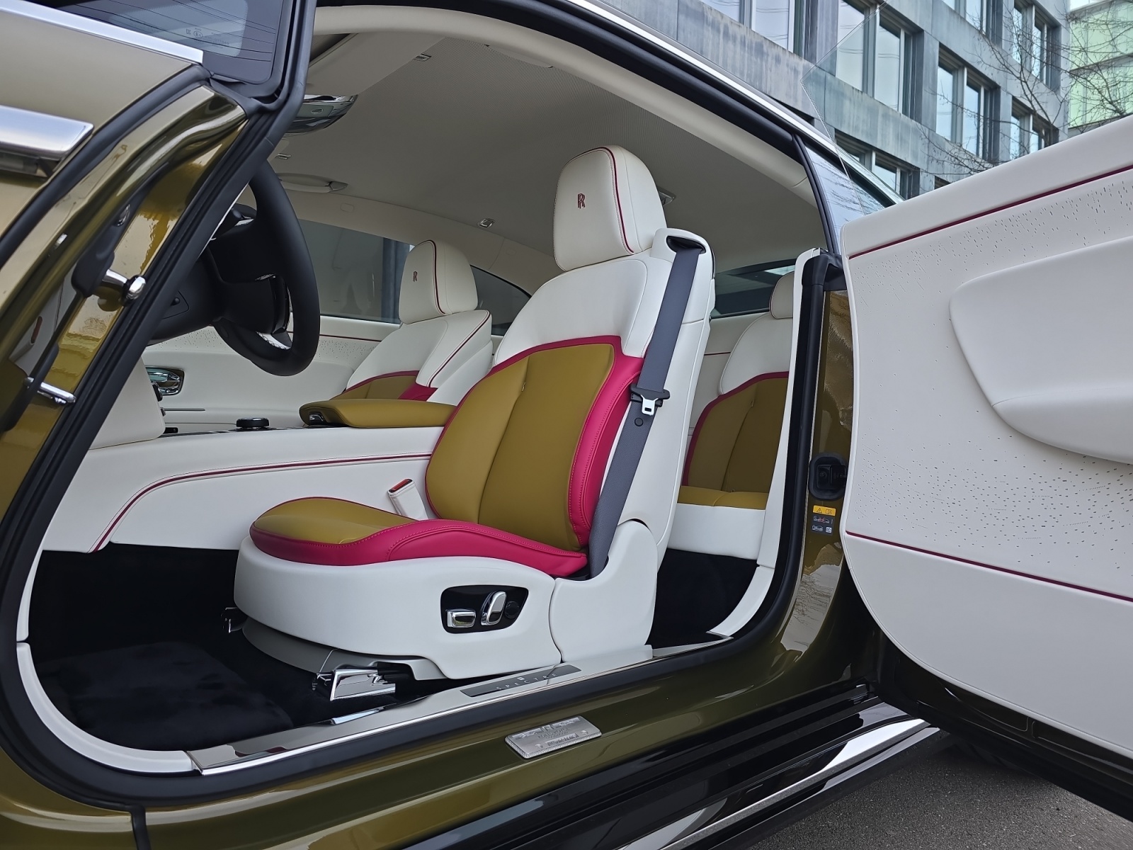 ROLLS-ROYCE SPECTRE - Demo Fahrzeug - Herstellergarantie bis März 2030-showroom-element-3