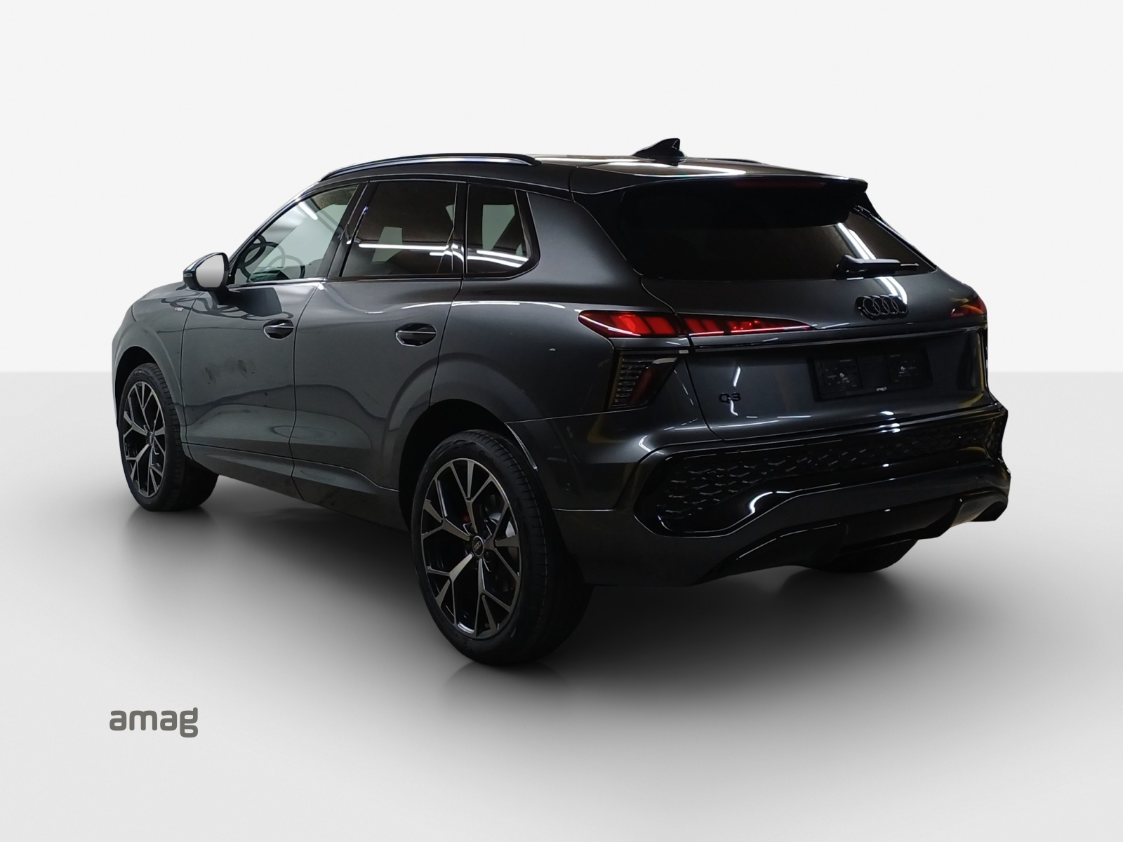 AUDI Q3 SUV 110 kW TFSI S tronic-image-2