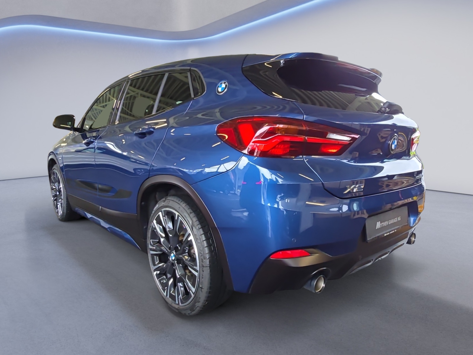 BMW X2 20i xDrive-showroom-element-2