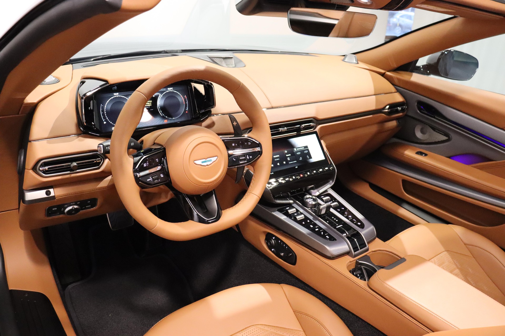 ASTON MARTIN Vanquish Volante 5.2 V12 Bi-Turbo-image-5