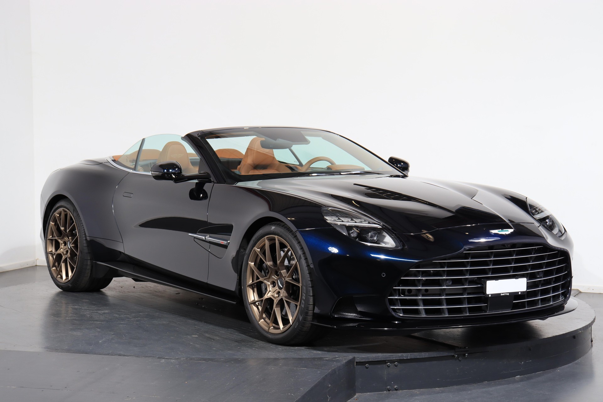 ASTON MARTIN Vanquish Volante 5.2 V12 Bi-Turbo-image-3