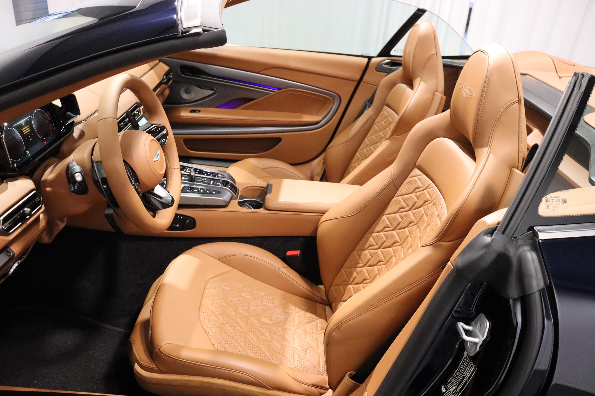 ASTON MARTIN Vanquish Volante 5.2 V12 Bi-Turbo-image-4