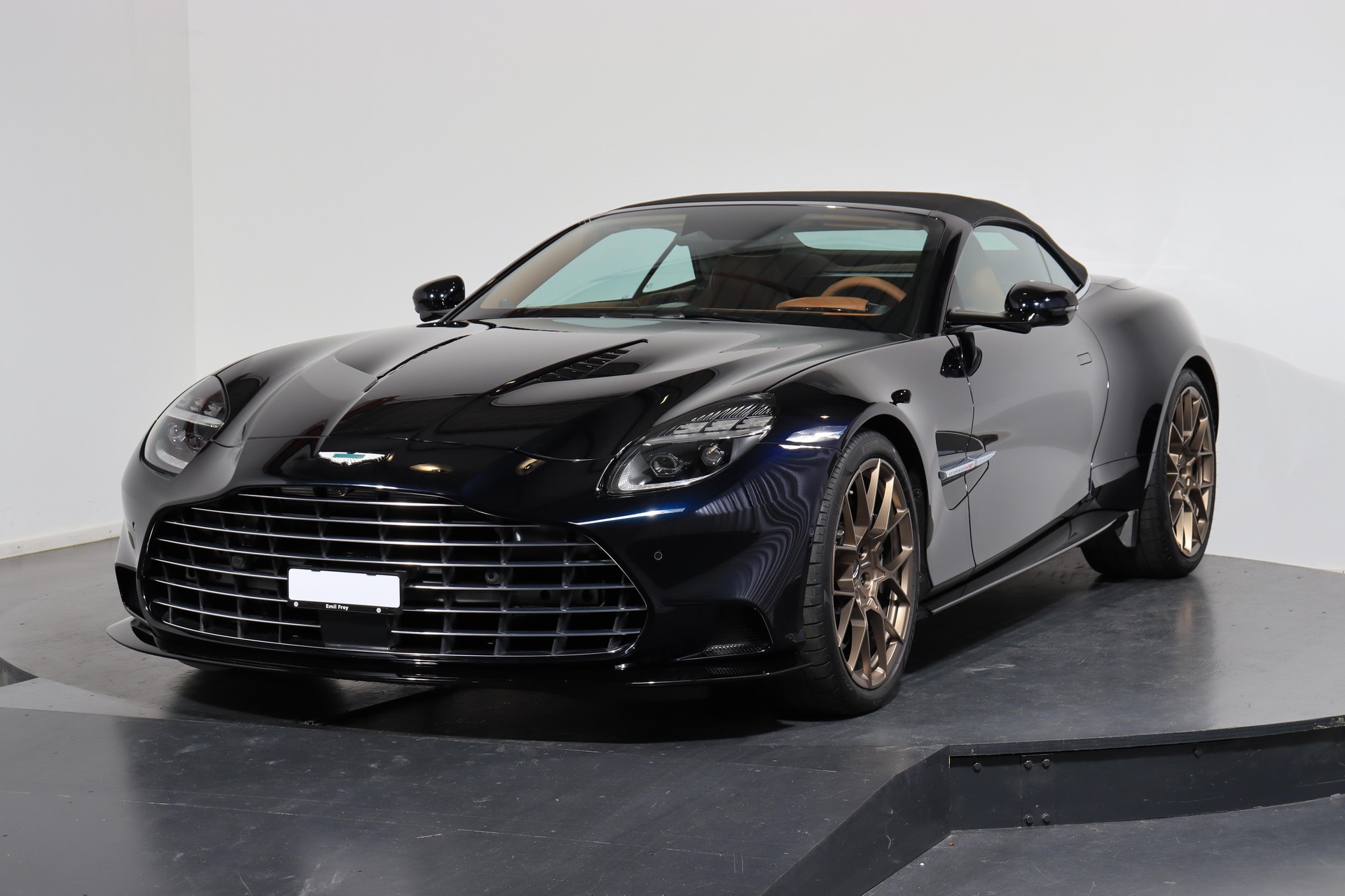 ASTON MARTIN Vanquish Volante 5.2 V12 Bi-Turbo-image-0