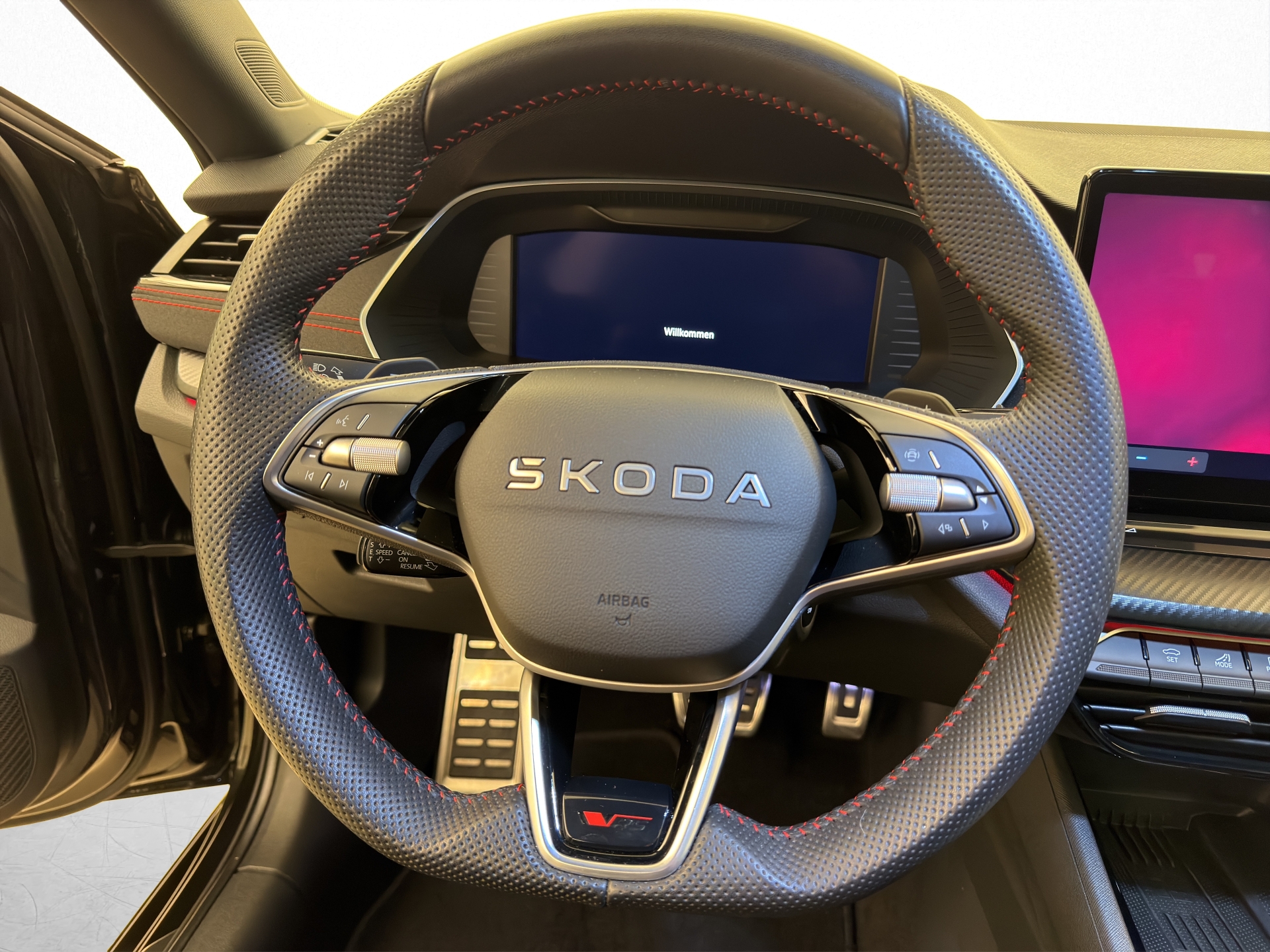 SKODA Octavia Combi 2.0 TSI RS DSG-image-5