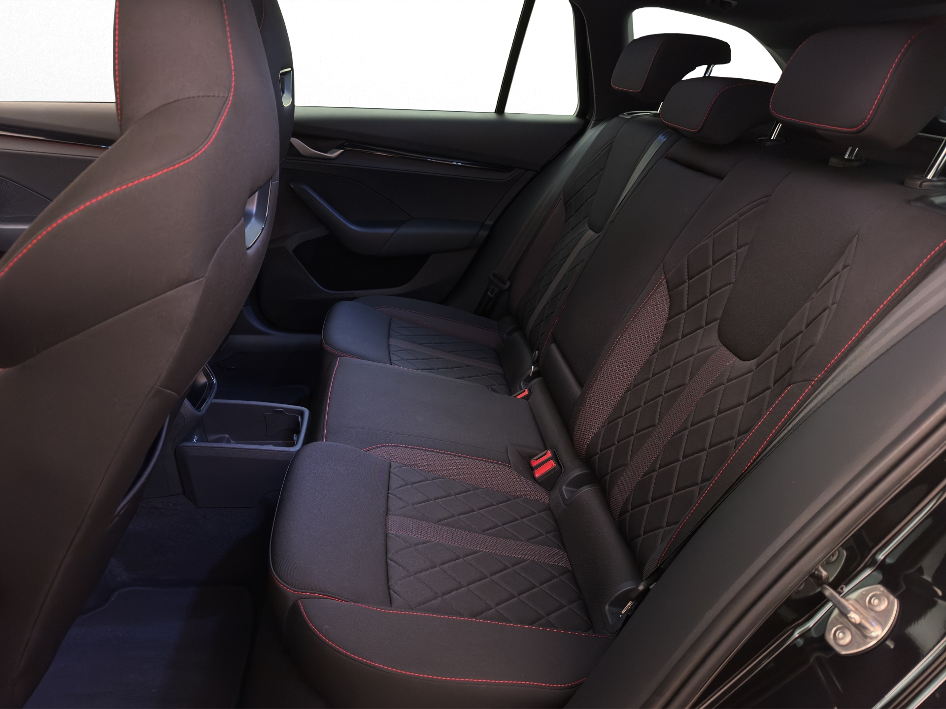 SKODA Octavia Combi 2.0 TSI RS DSG-image-4