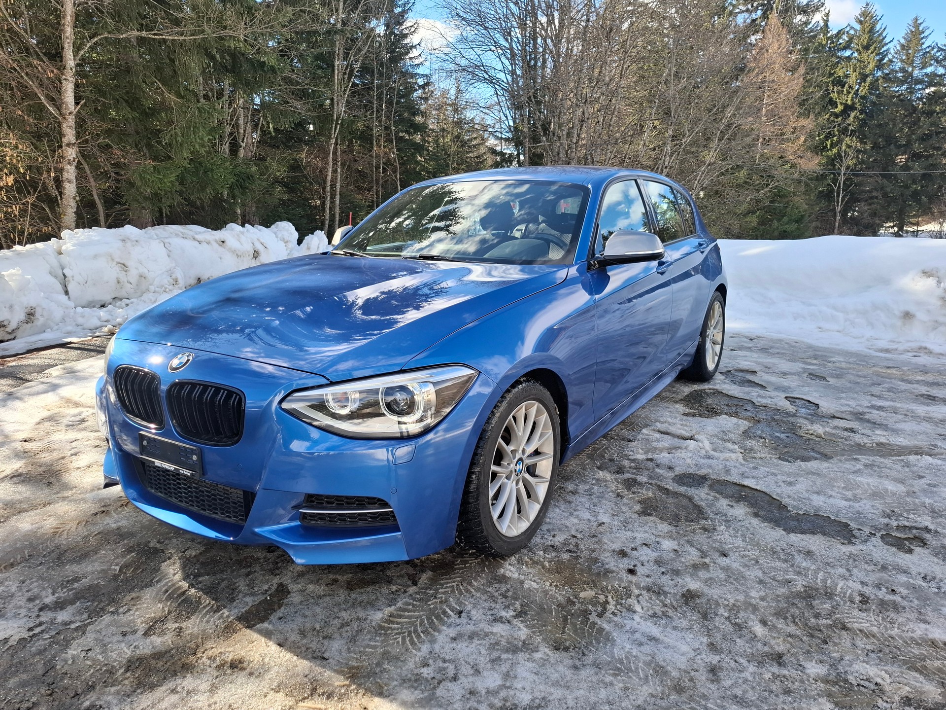 BMW M135i xDrive Steptronic-image-0