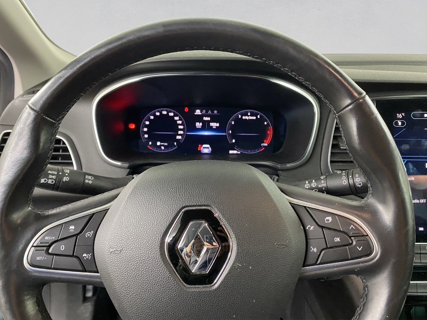 RENAULT Mégane Grandtour 1.3 16V Turbo Intens EDC-image-8