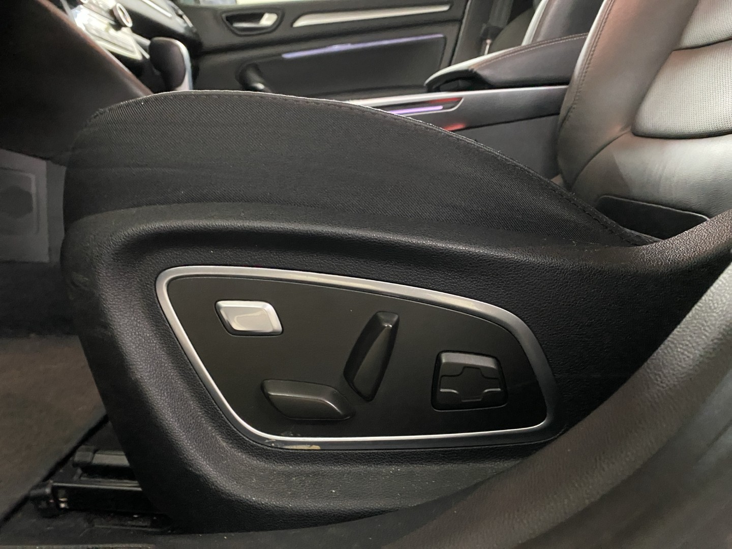 RENAULT Mégane Grandtour 1.3 16V Turbo Intens EDC-image-18