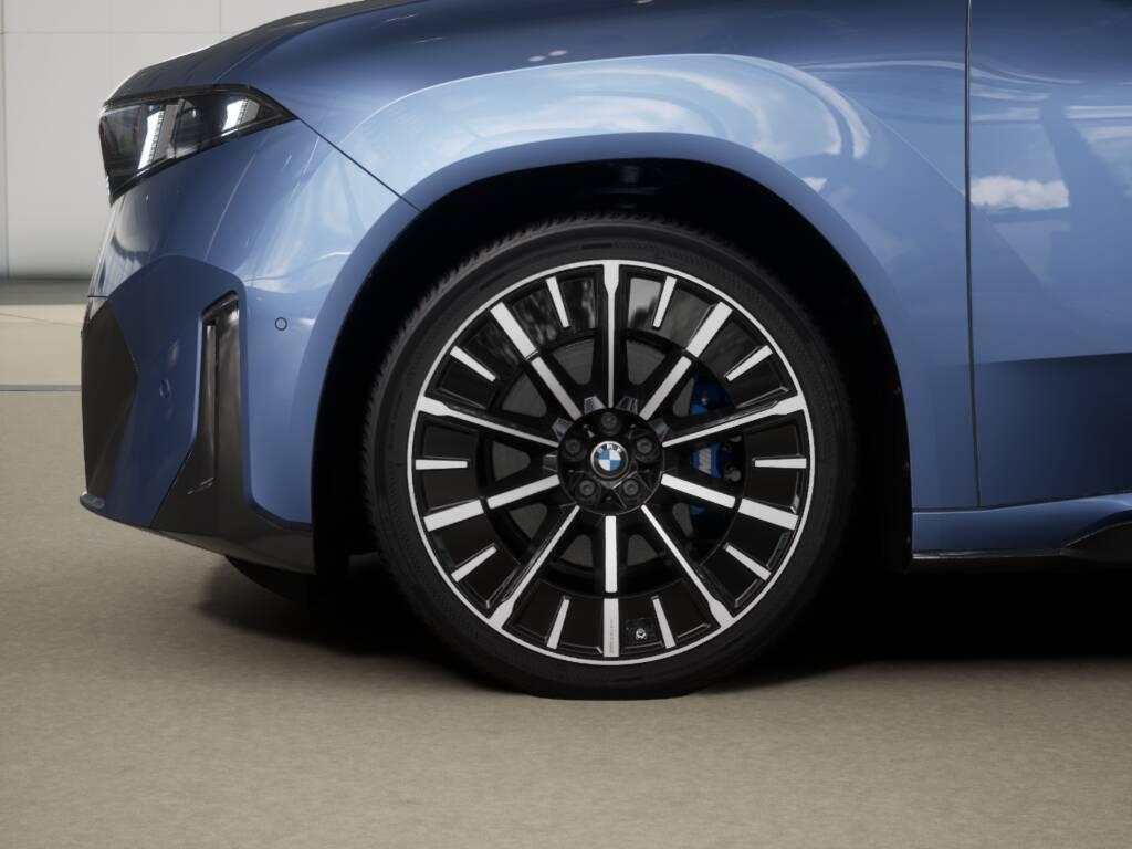 BMW iX3 50 xDrive-image-6