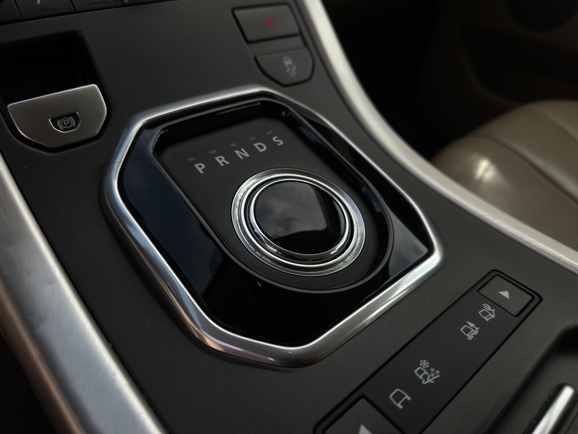 LAND ROVER Range Rover Evoque 2.2 TD4 Dynamic AT6-image-26