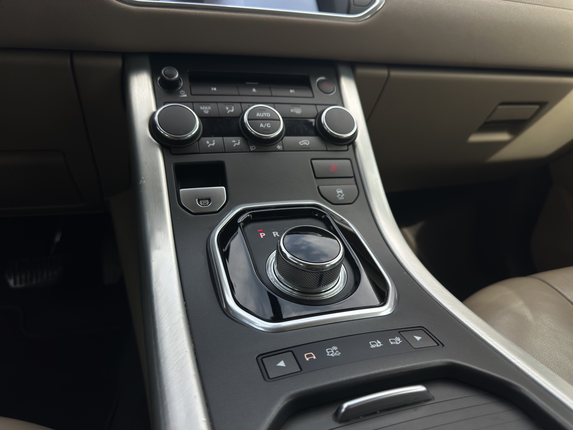 LAND ROVER Range Rover Evoque 2.2 TD4 Dynamic AT6-image-13