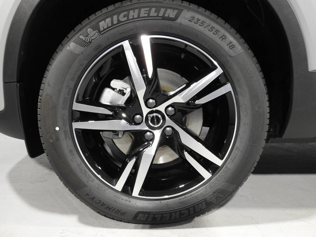 VOLVO XC40 2.0 B3 MH Core-image-13