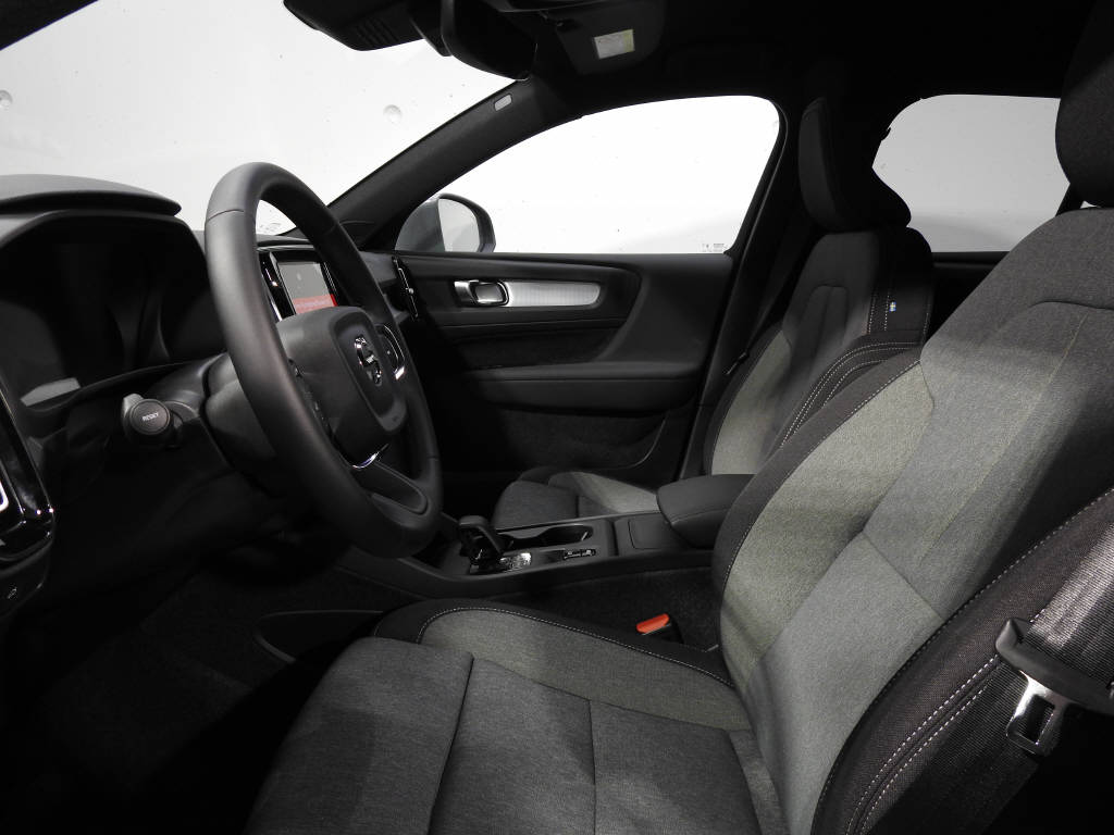 VOLVO XC40 2.0 B3 MH Core-image-9