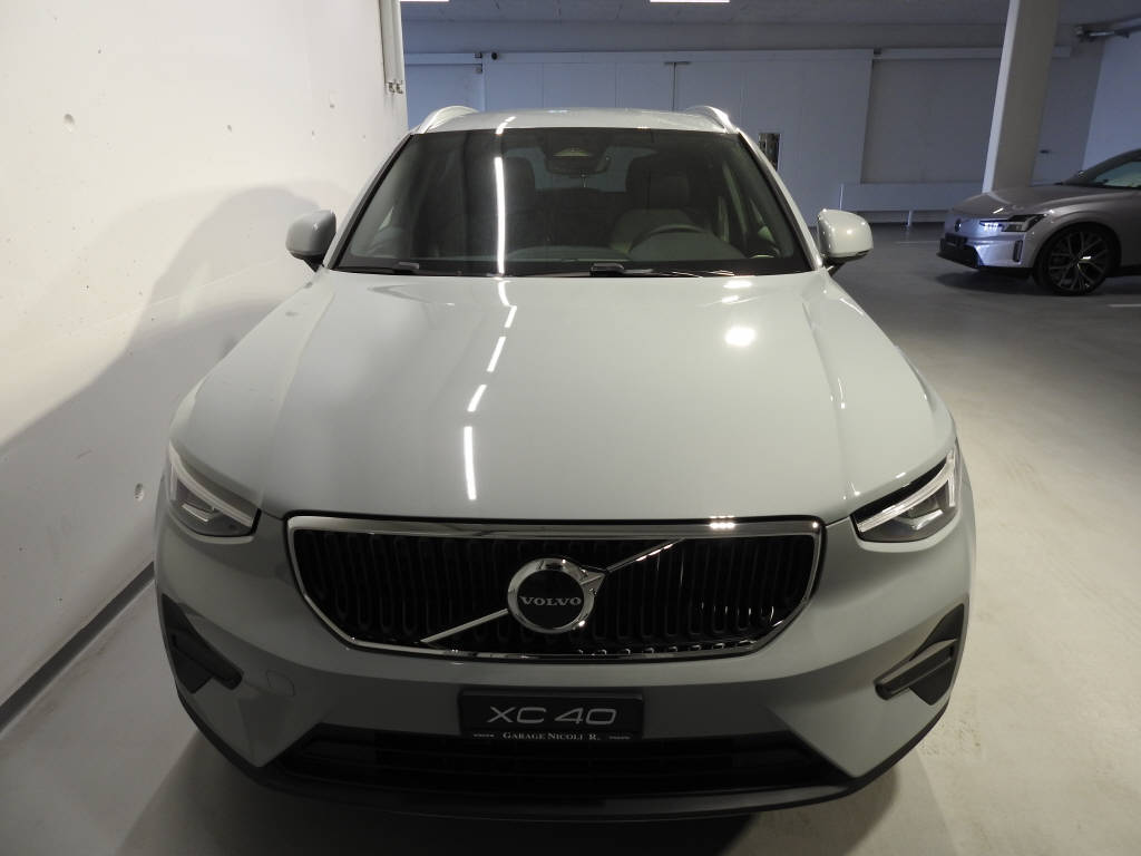 VOLVO XC40 2.0 B3 MH Core-image-1