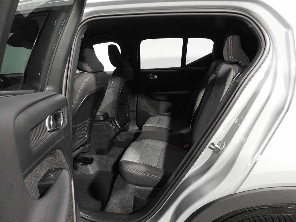 VOLVO XC40 2.0 B3 MH Core-image-10
