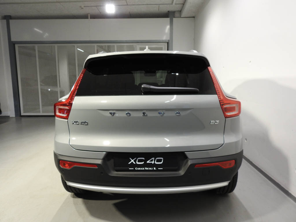 VOLVO XC40 2.0 B3 MH Core-image-4