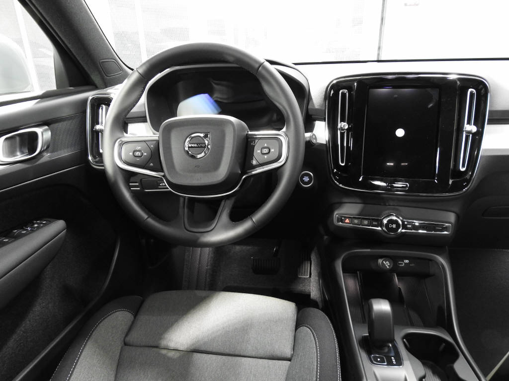 VOLVO XC40 2.0 B3 MH Core-image-7