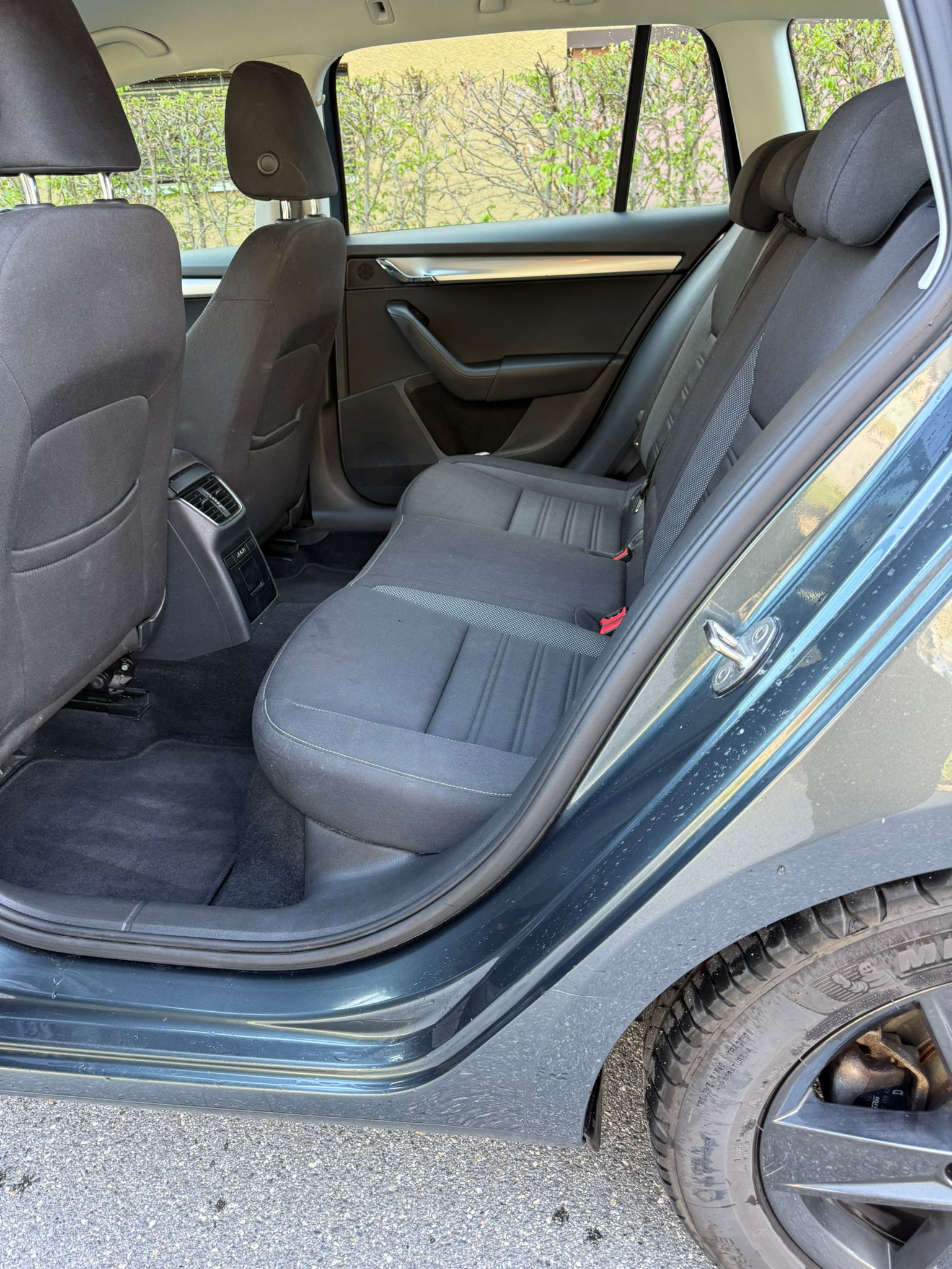 SKODA Octavia Combi 2.0 TDI Ambition 4x4-image-8