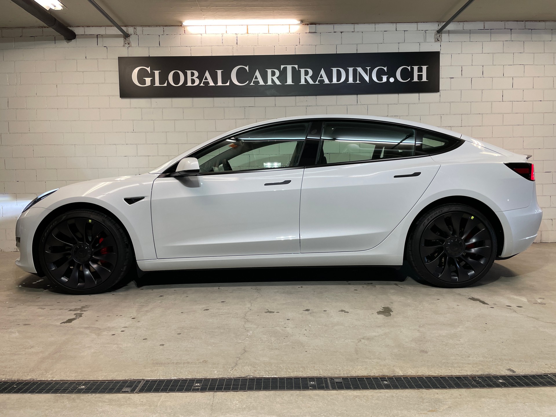 TESLA Model 3 Performance Dual Motor AWD-image-4