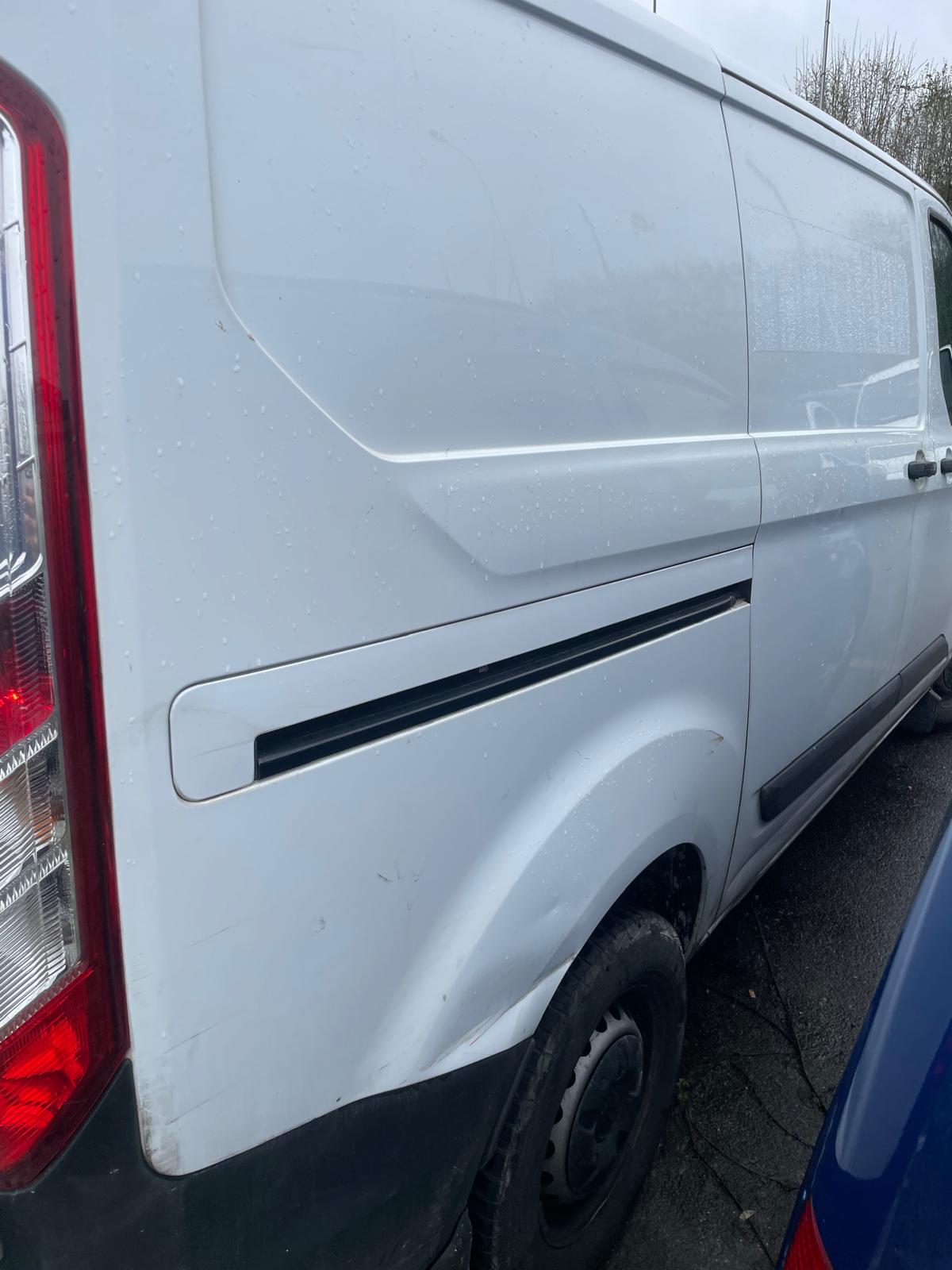 FORD Transit Custom Van 300 L1H1 Trend-image-1