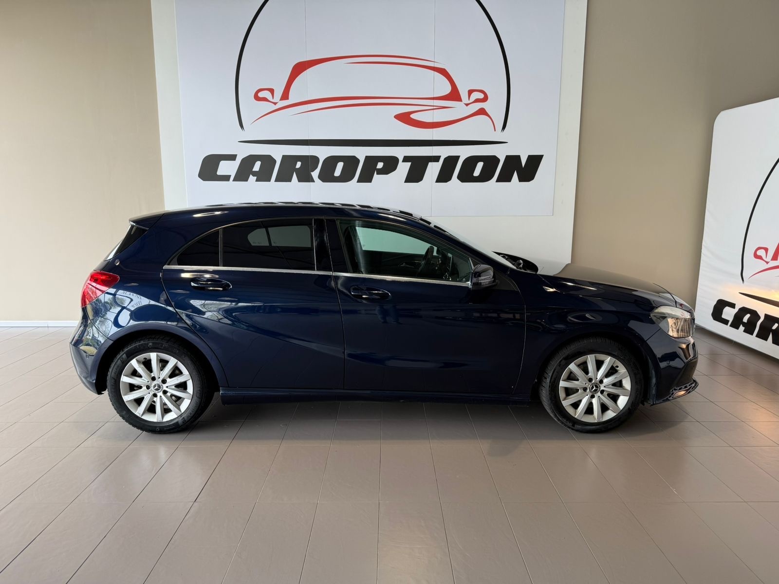 MERCEDES-BENZ A 180 Night Star 7G-DCT-image-4