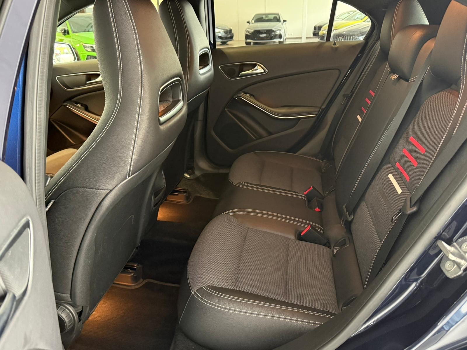 MERCEDES-BENZ A 180 Night Star 7G-DCT-image-15
