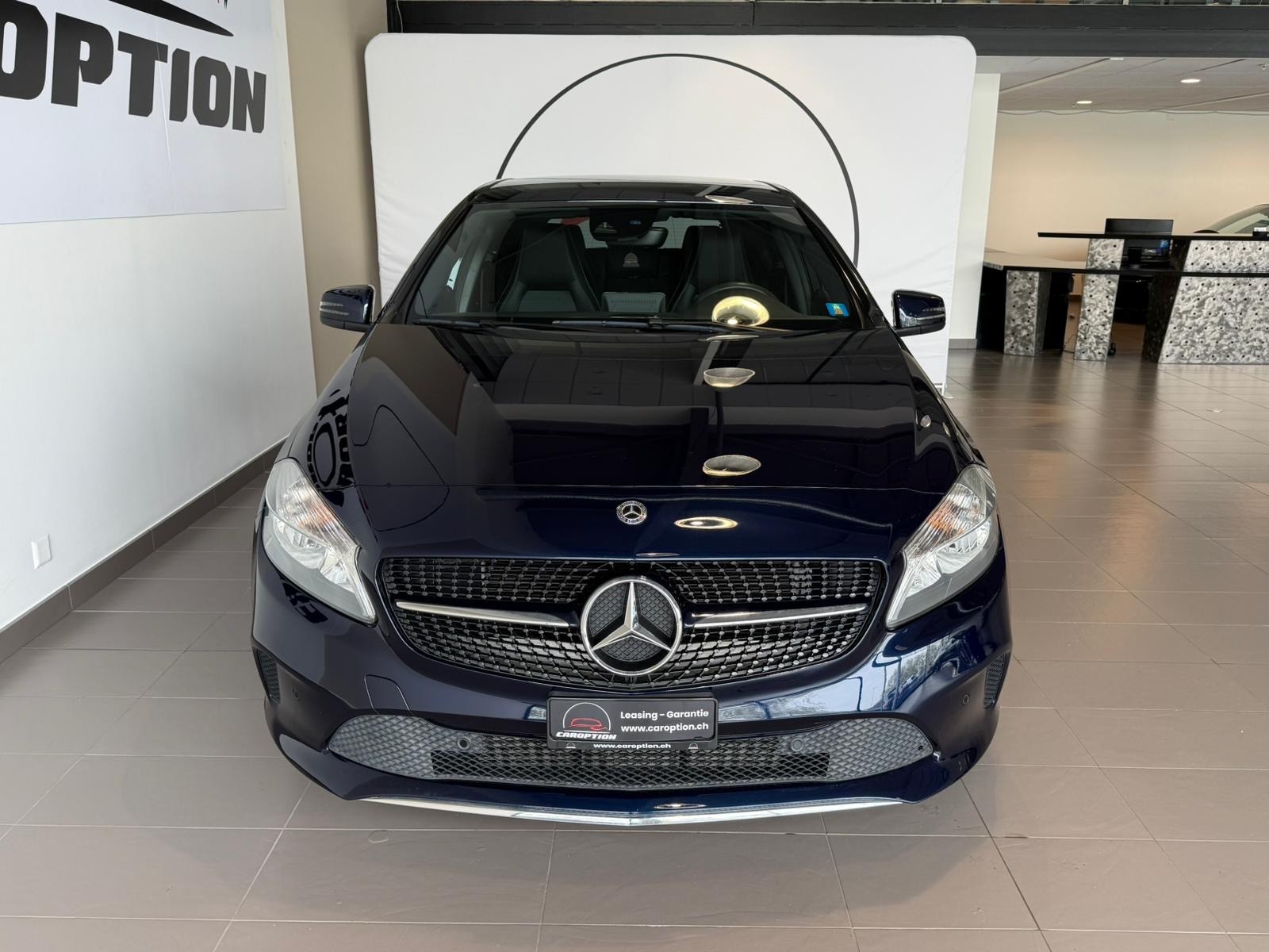 MERCEDES-BENZ A 180 Night Star 7G-DCT-showroom-element-3