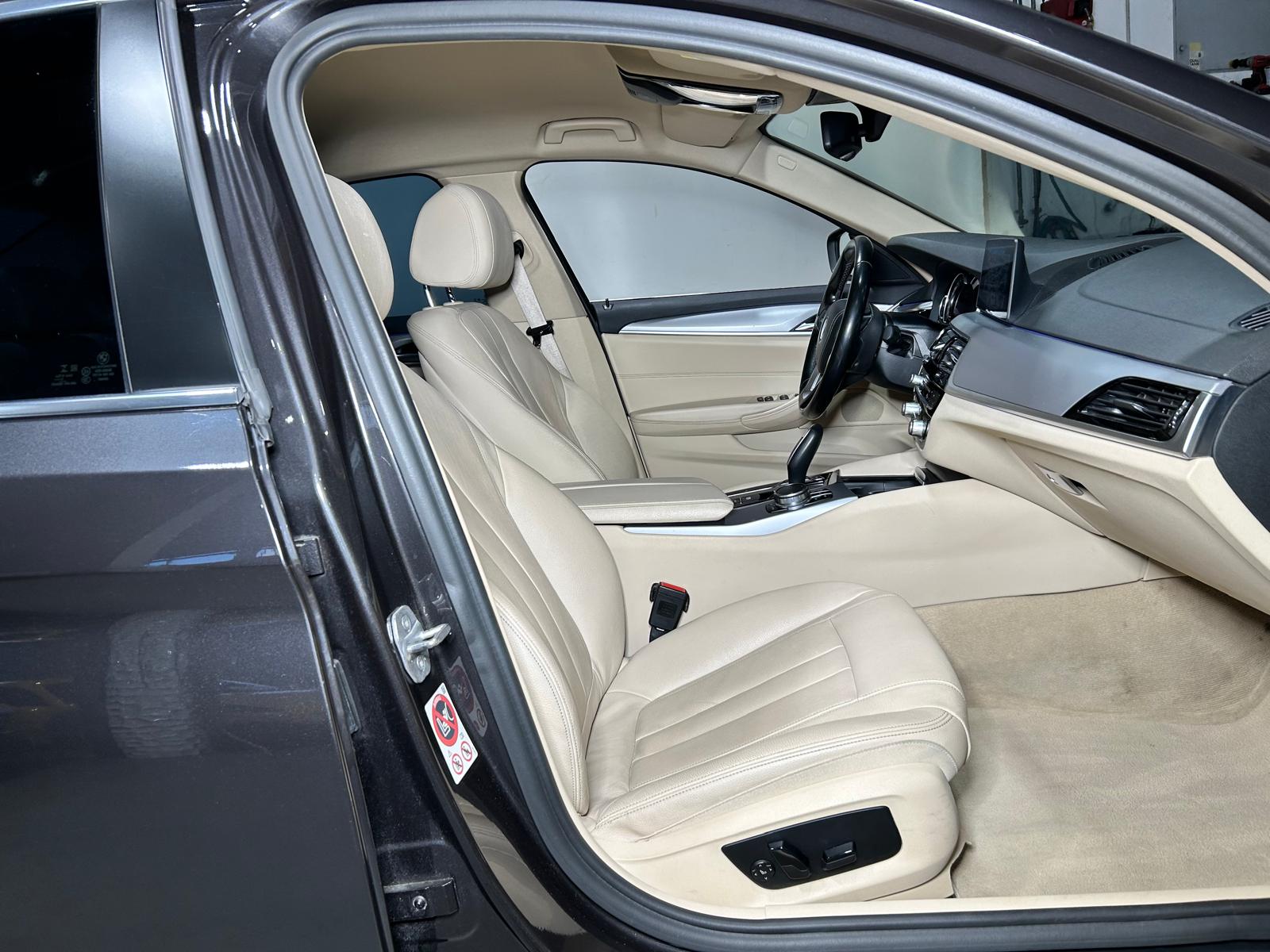BMW 530d xDrive-image-10