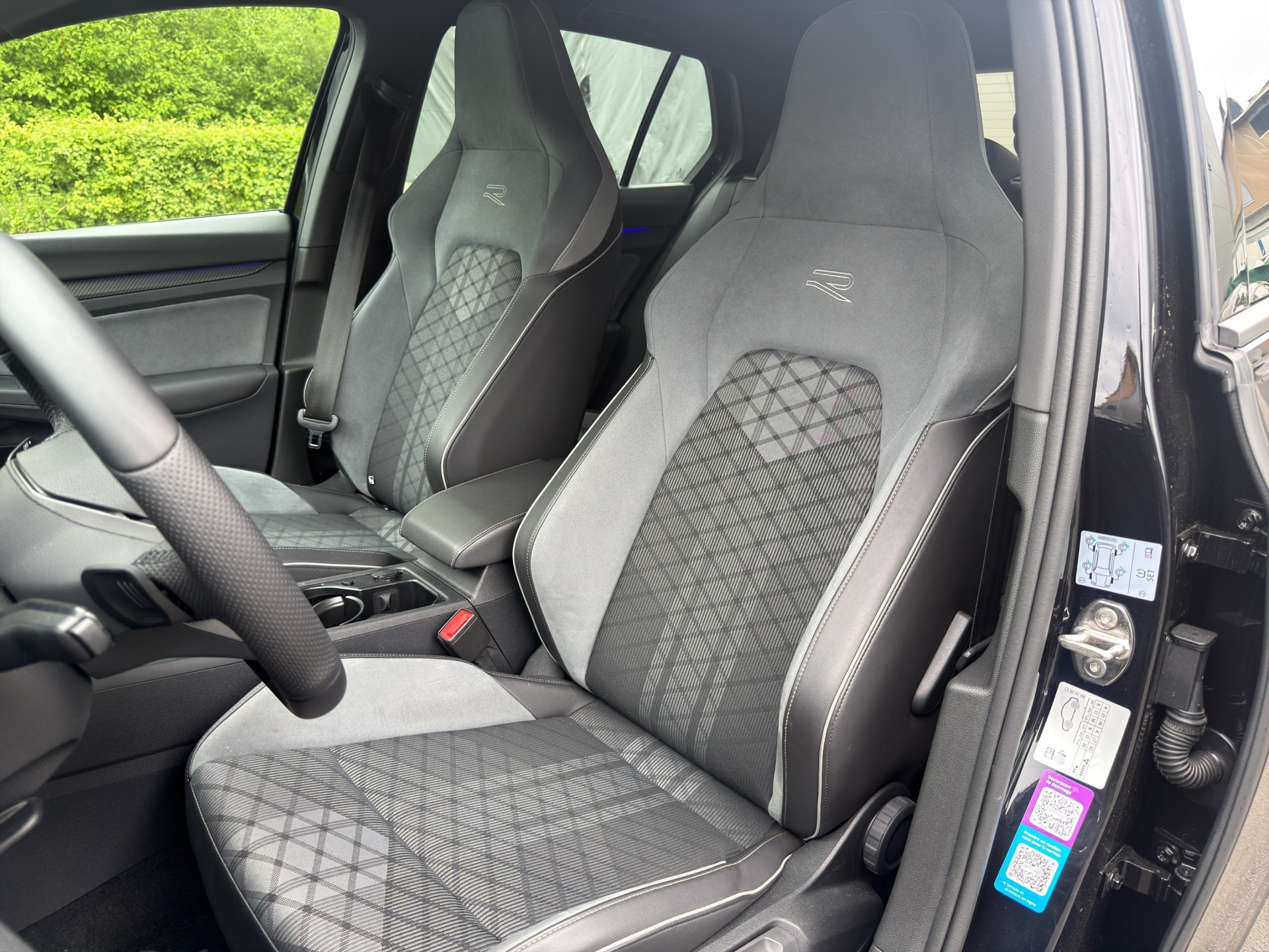 VW Golf 1.5 eTSI mHEV ACT R-Line DSG-image-8
