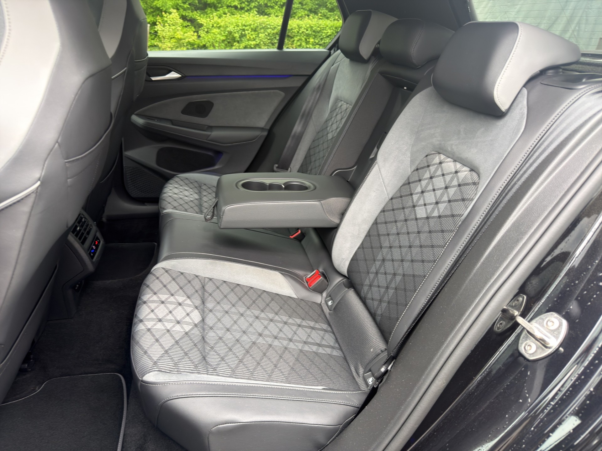 VW Golf 1.5 eTSI mHEV ACT R-Line DSG-image-10