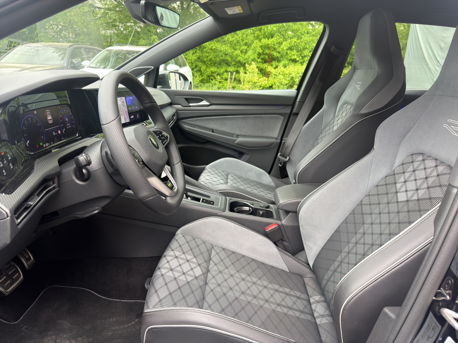 VW Golf 1.5 eTSI mHEV ACT R-Line DSG-image-9