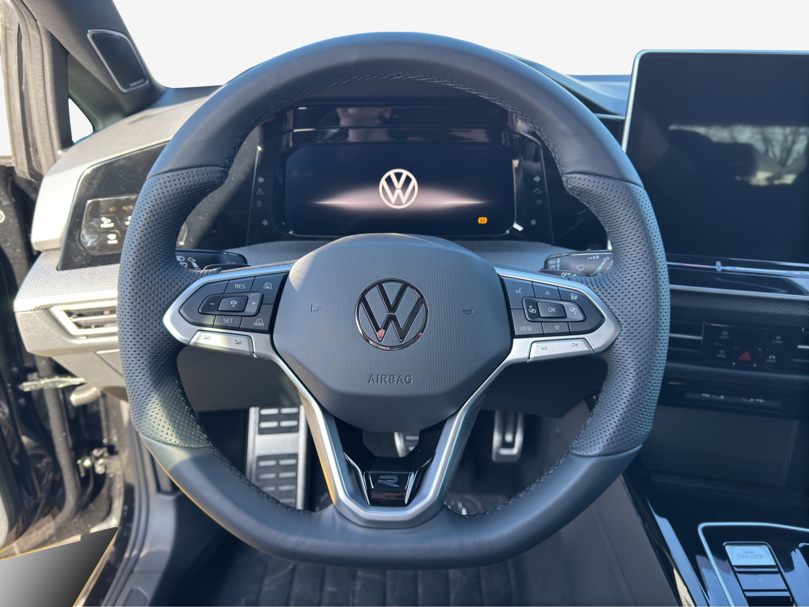 VW Golf 1.5 e TSI mHEV R-Line DSG-image-9