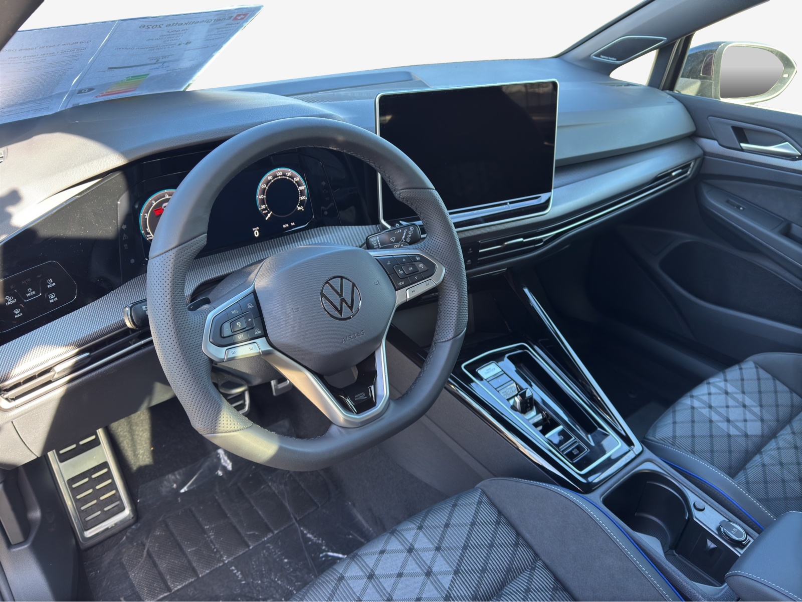 VW Golf 1.5 e TSI mHEV R-Line DSG-image-8