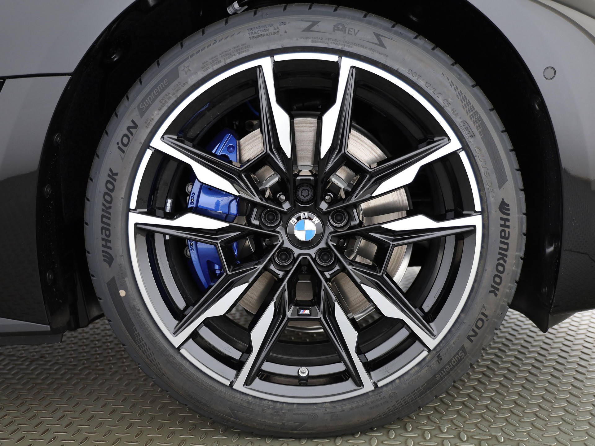 BMW i4 M60-image-6