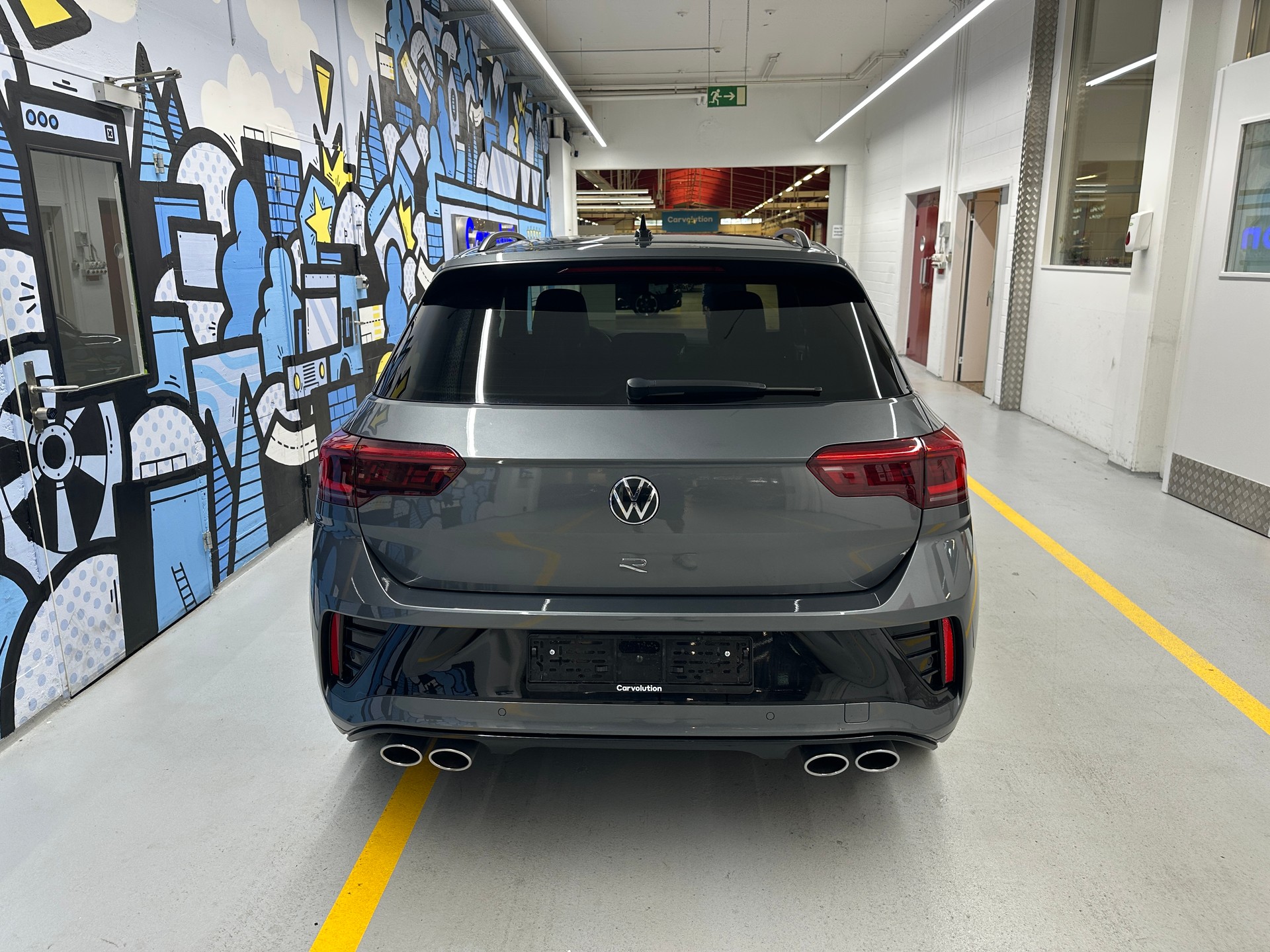 VW T-Roc 2.0 TSI R DSG 4Motion-image-4