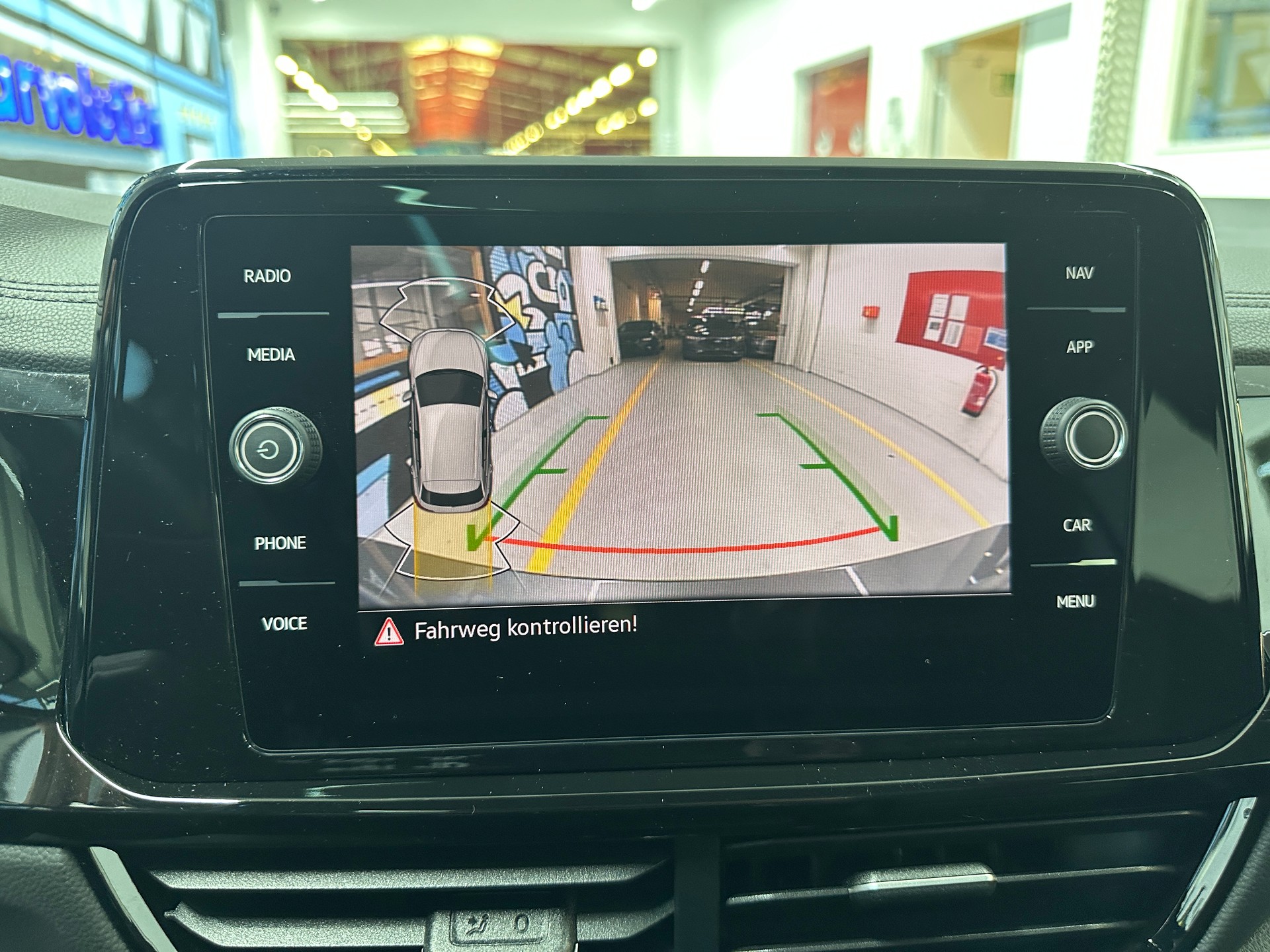 VW T-Roc 2.0 TSI R DSG 4Motion-image-11
