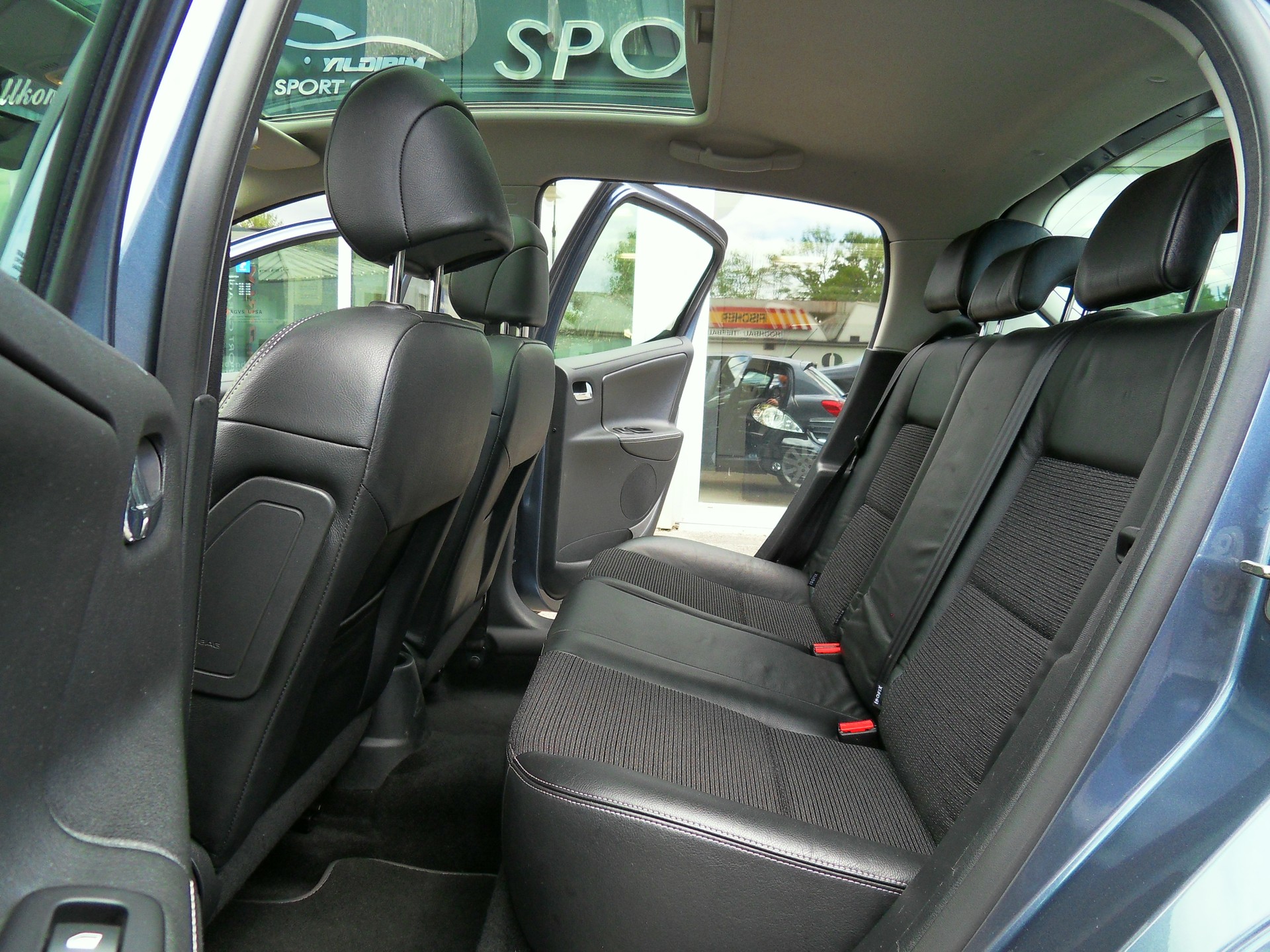 PEUGEOT 207 1.6 16V Turbo Sport-image-11