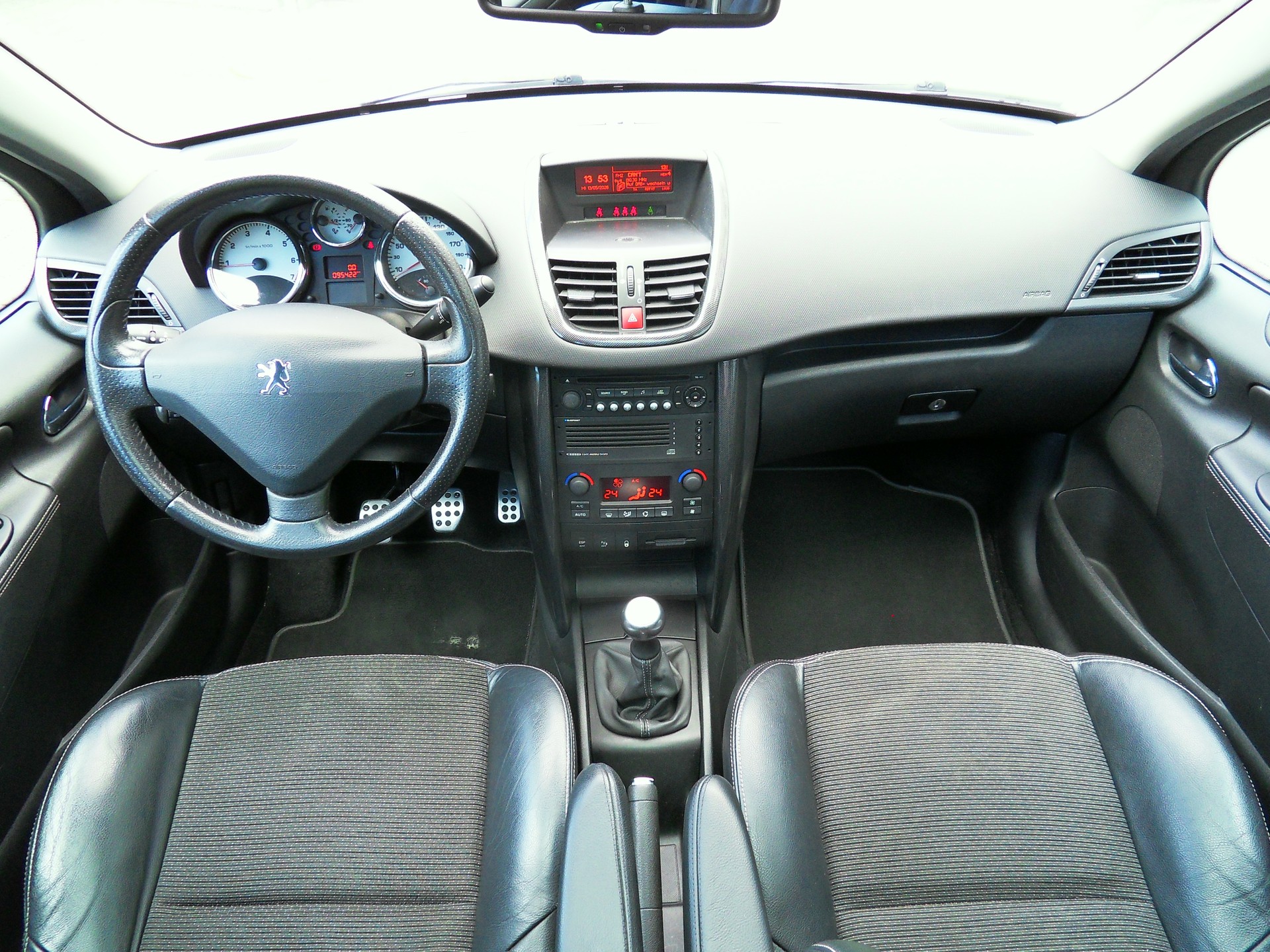 PEUGEOT 207 1.6 16V Turbo Sport-image-15